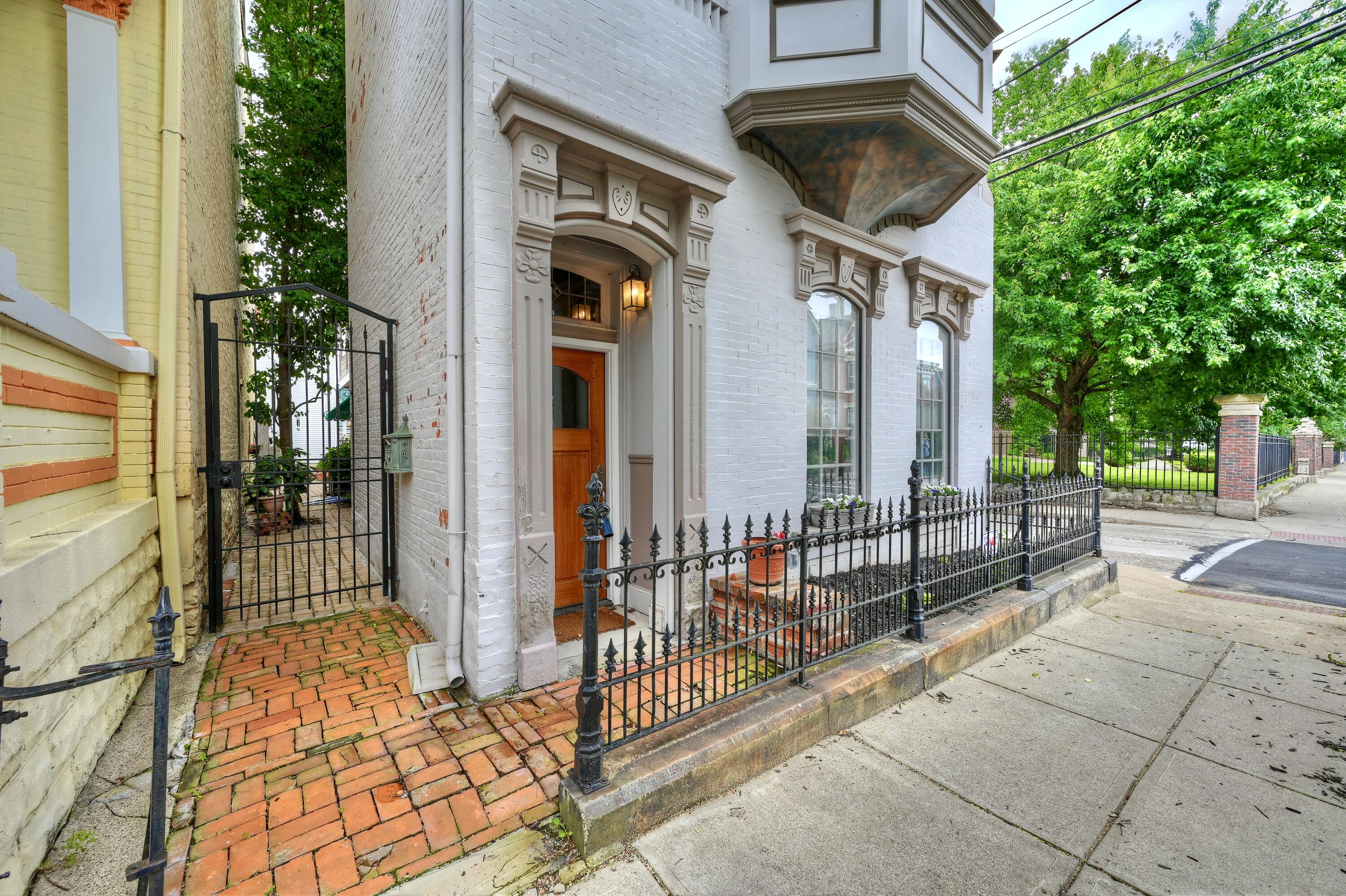 18 W 8th Street Property Photo 1