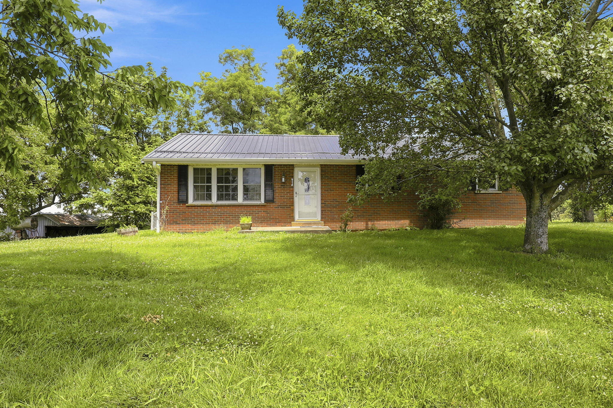 525 Chipman Ridge Road Property Photo 1