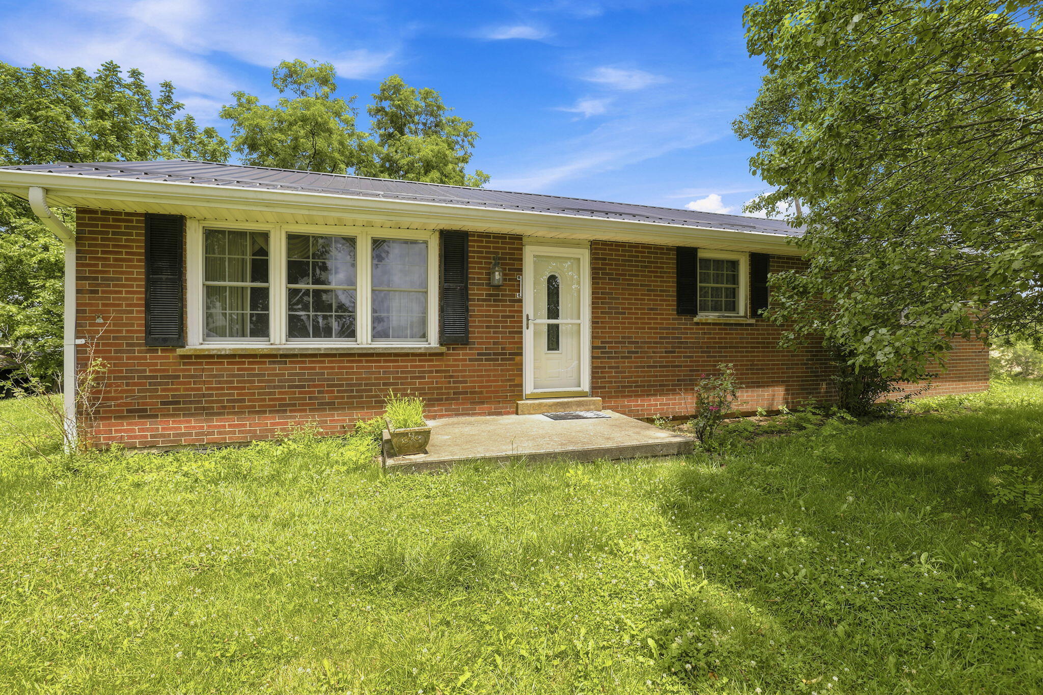 525 Chipman Ridge Road Property Photo 2
