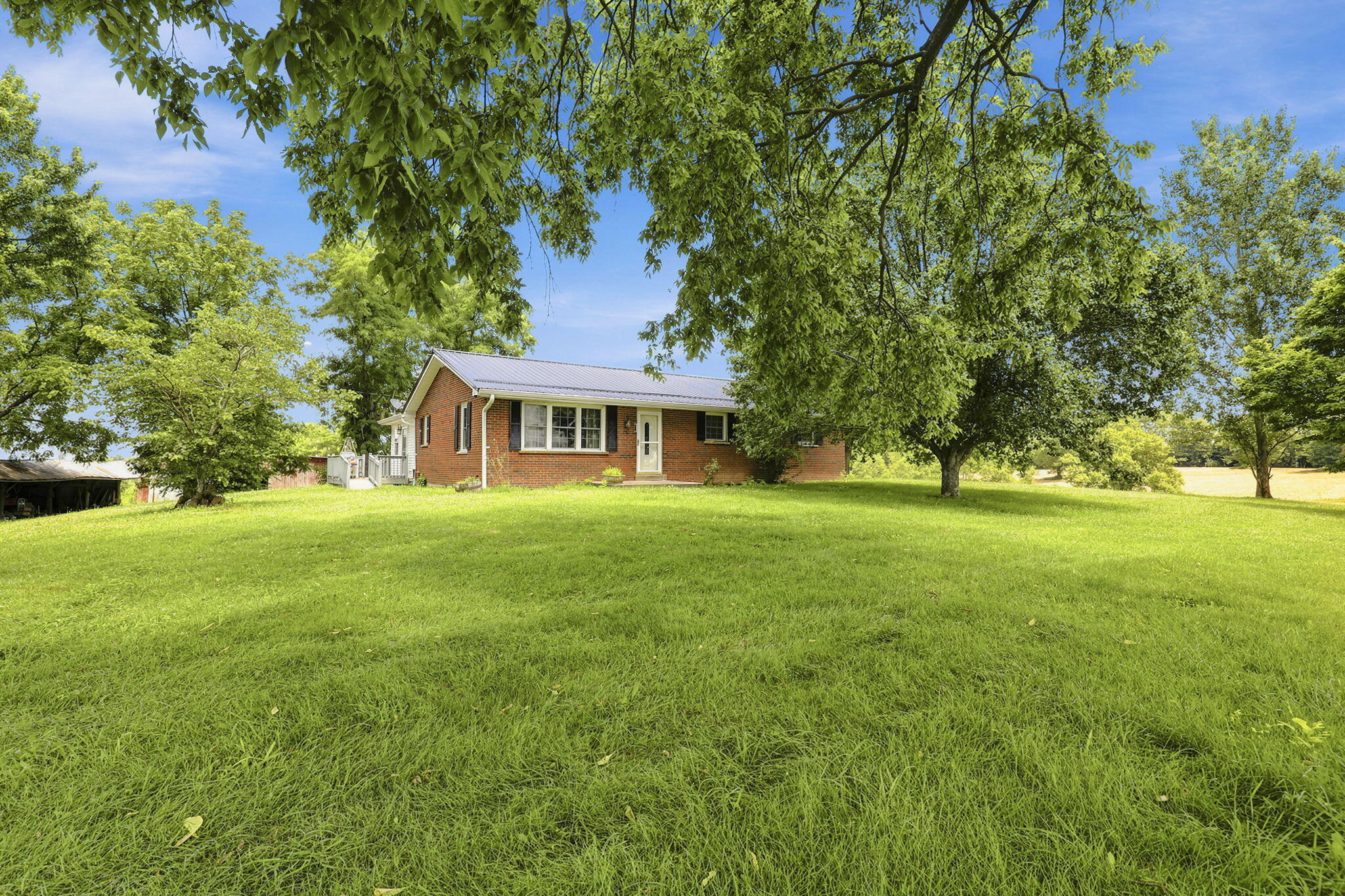 525 Chipman Ridge Road Property Photo 3