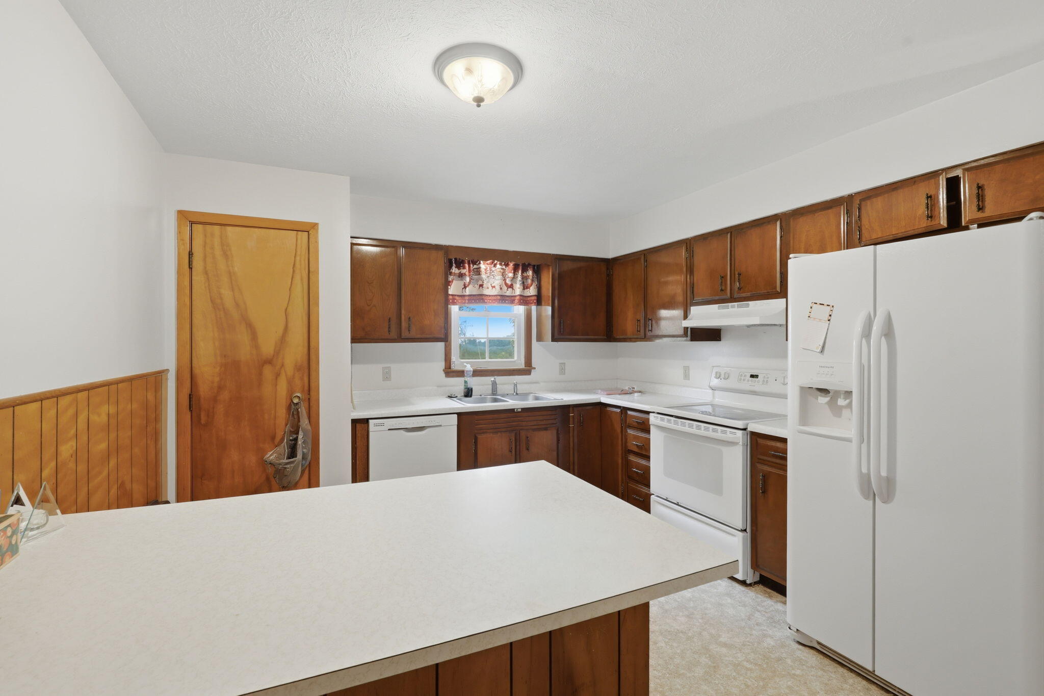 525 Chipman Ridge Road Property Photo 6