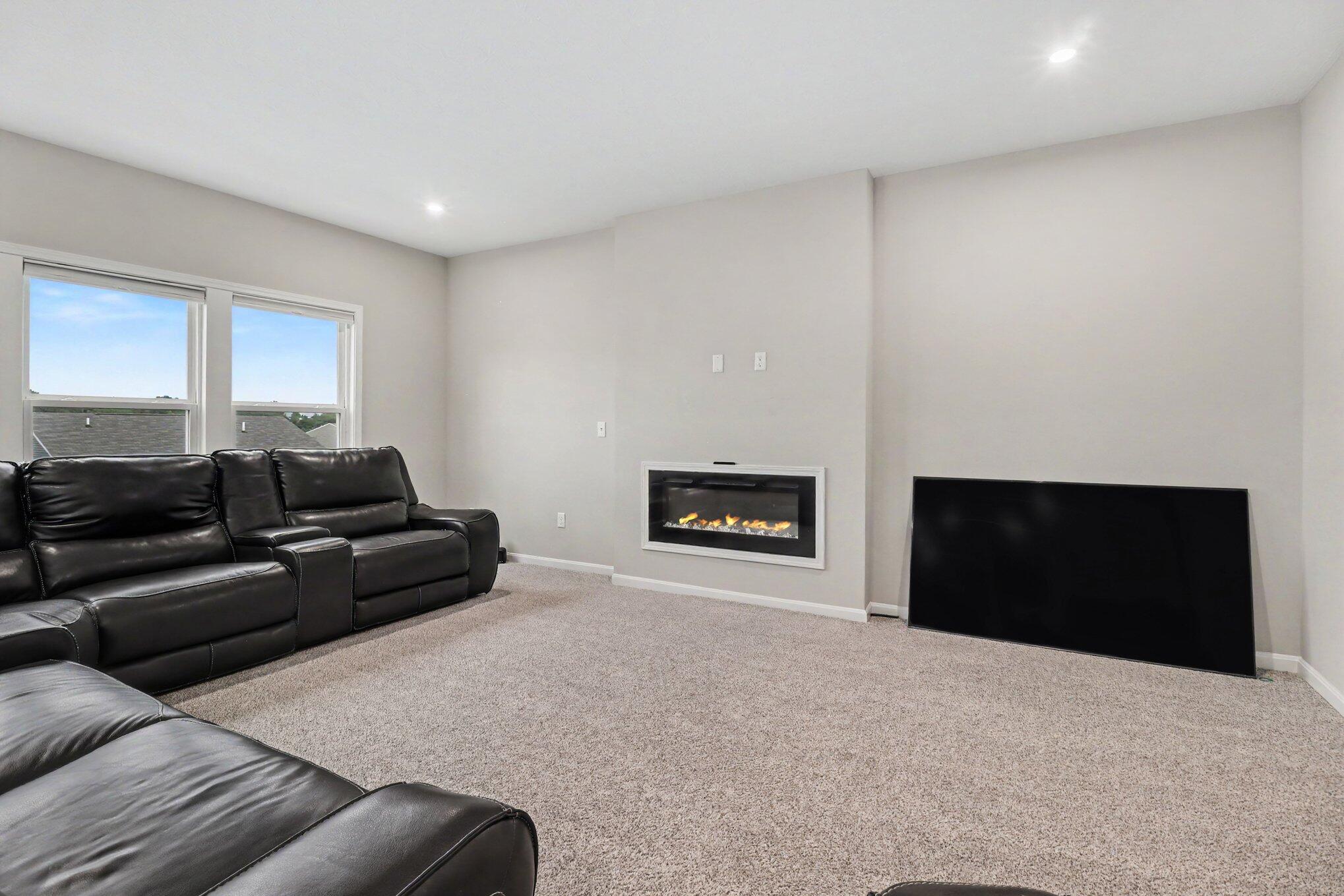 1340 Meadowcrest Circle Property Photo 4