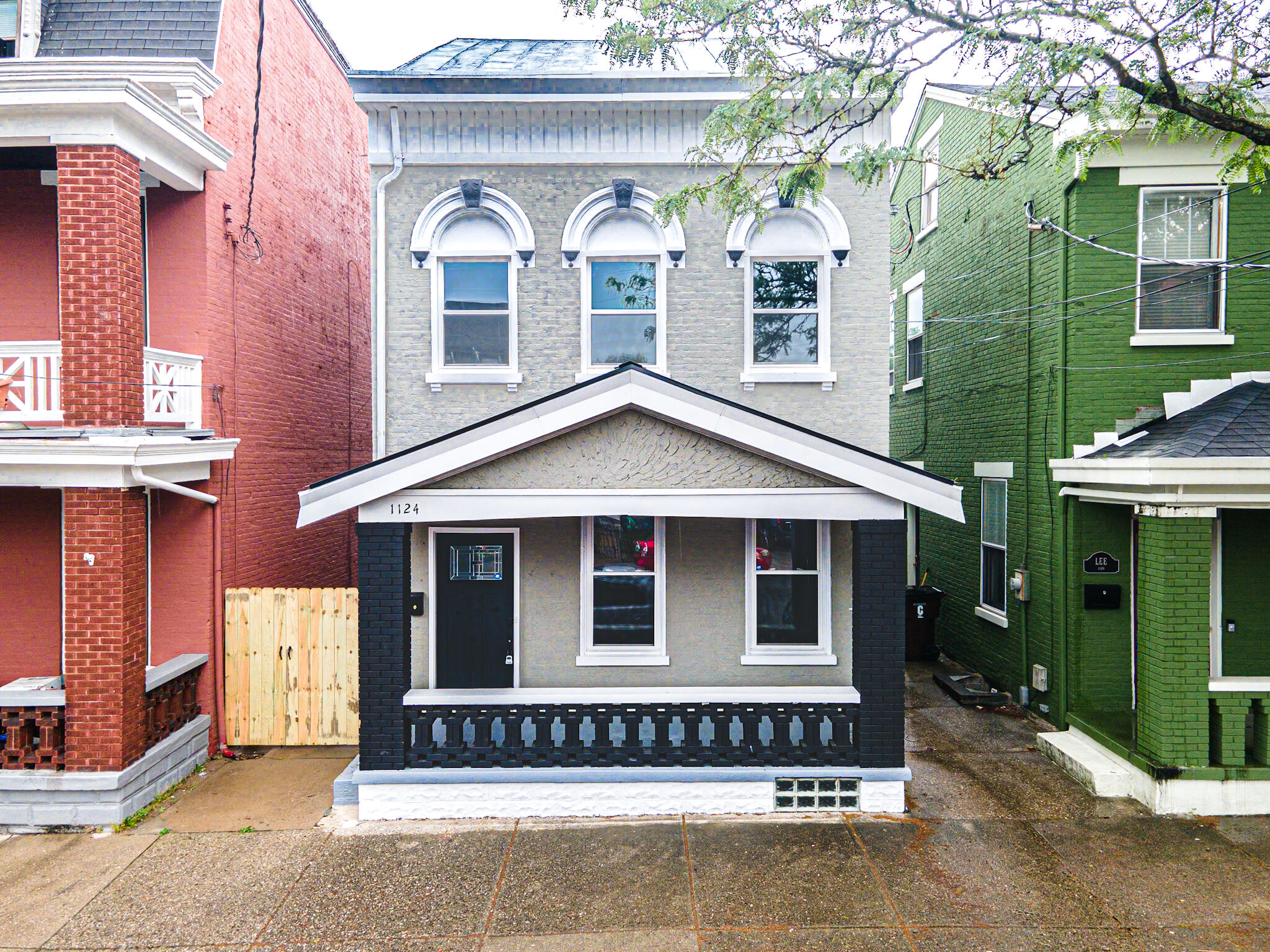 1124 Lee Street Property Photo 1