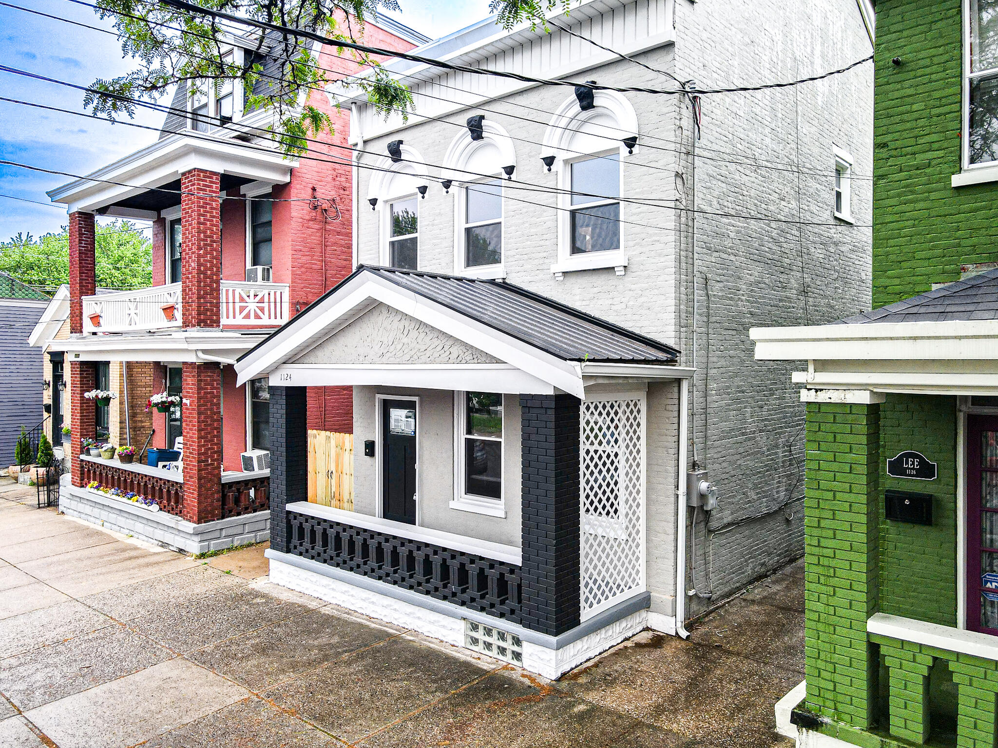 1124 Lee Street Property Photo 2