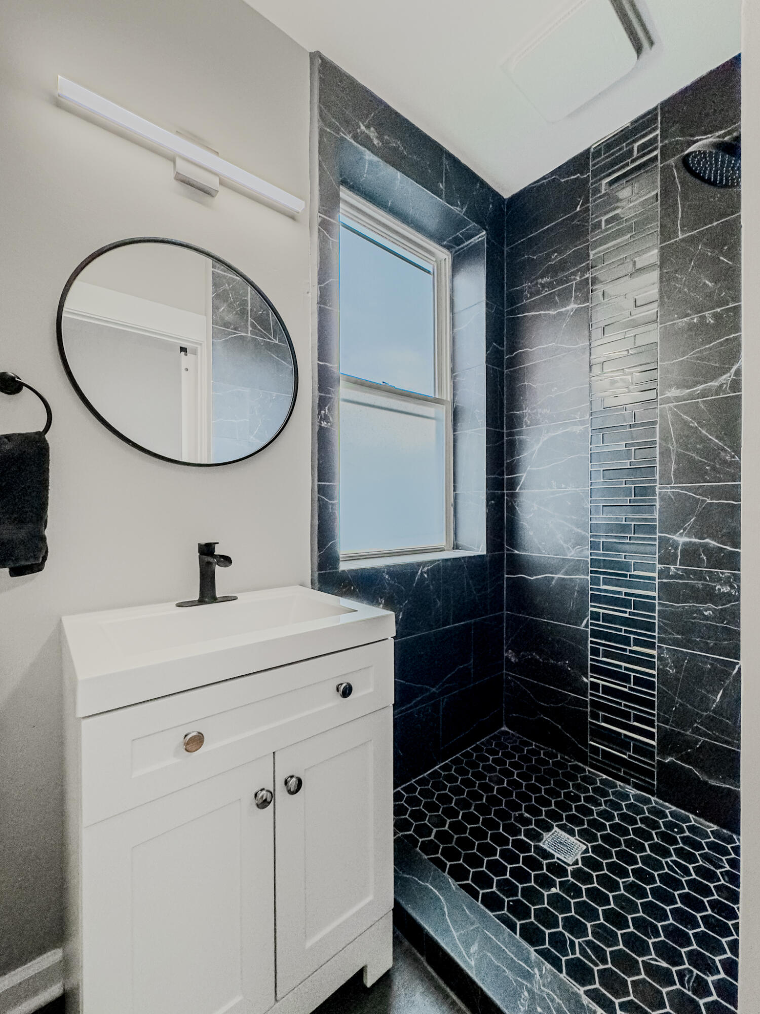 1124 Lee Street Property Photo 3