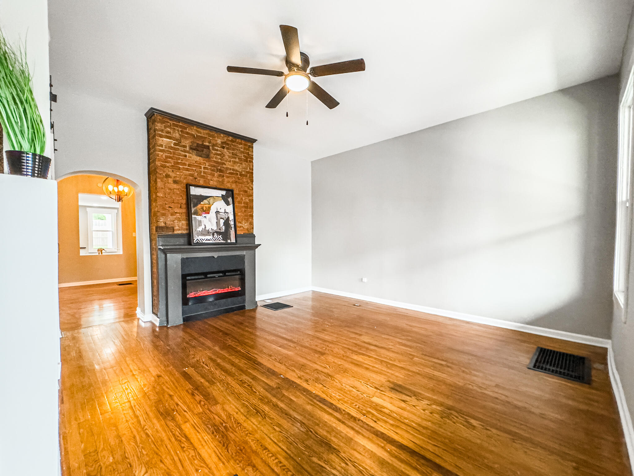 1124 Lee Street Property Photo 5