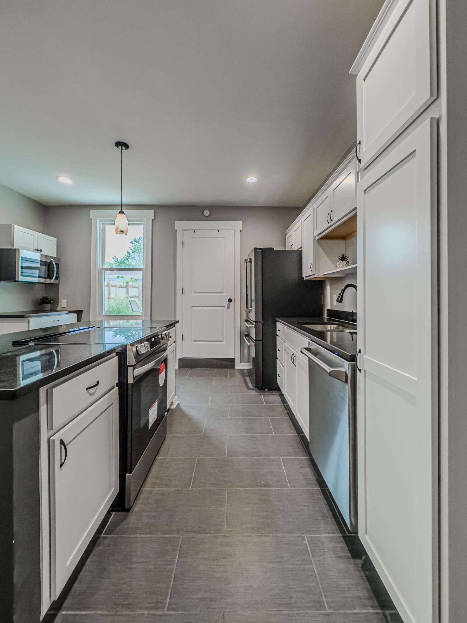 1124 Lee Street Property Photo 10