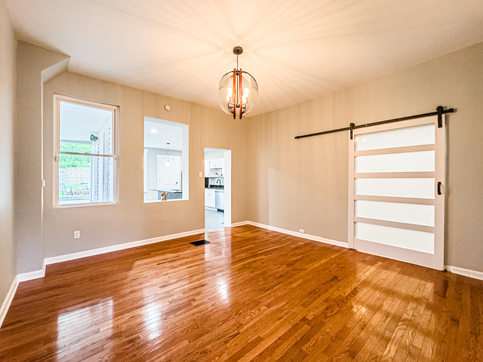 1124 Lee Street Property Photo 11