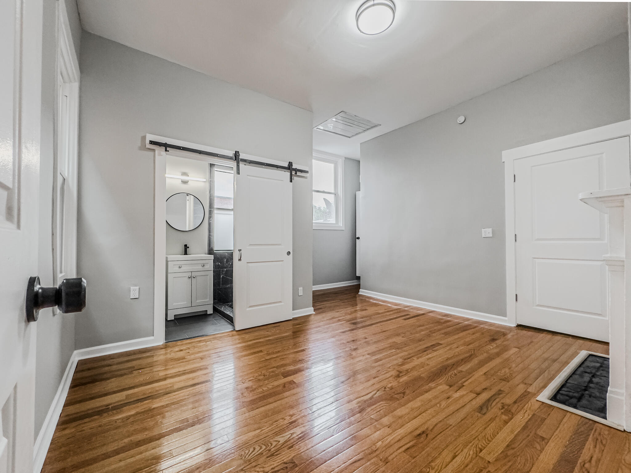 1124 Lee Street Property Photo 14
