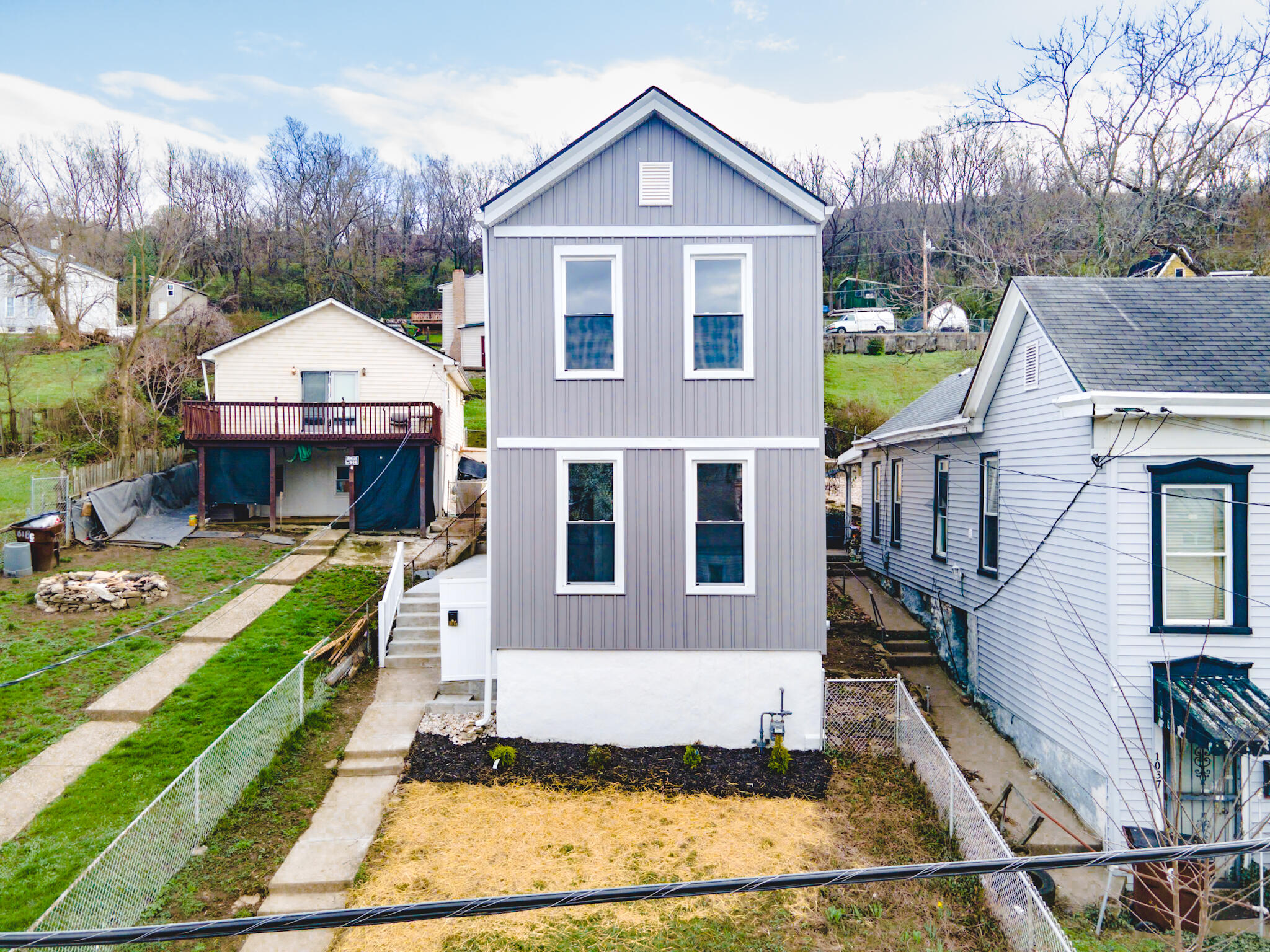1035 John Street Property Photo 1