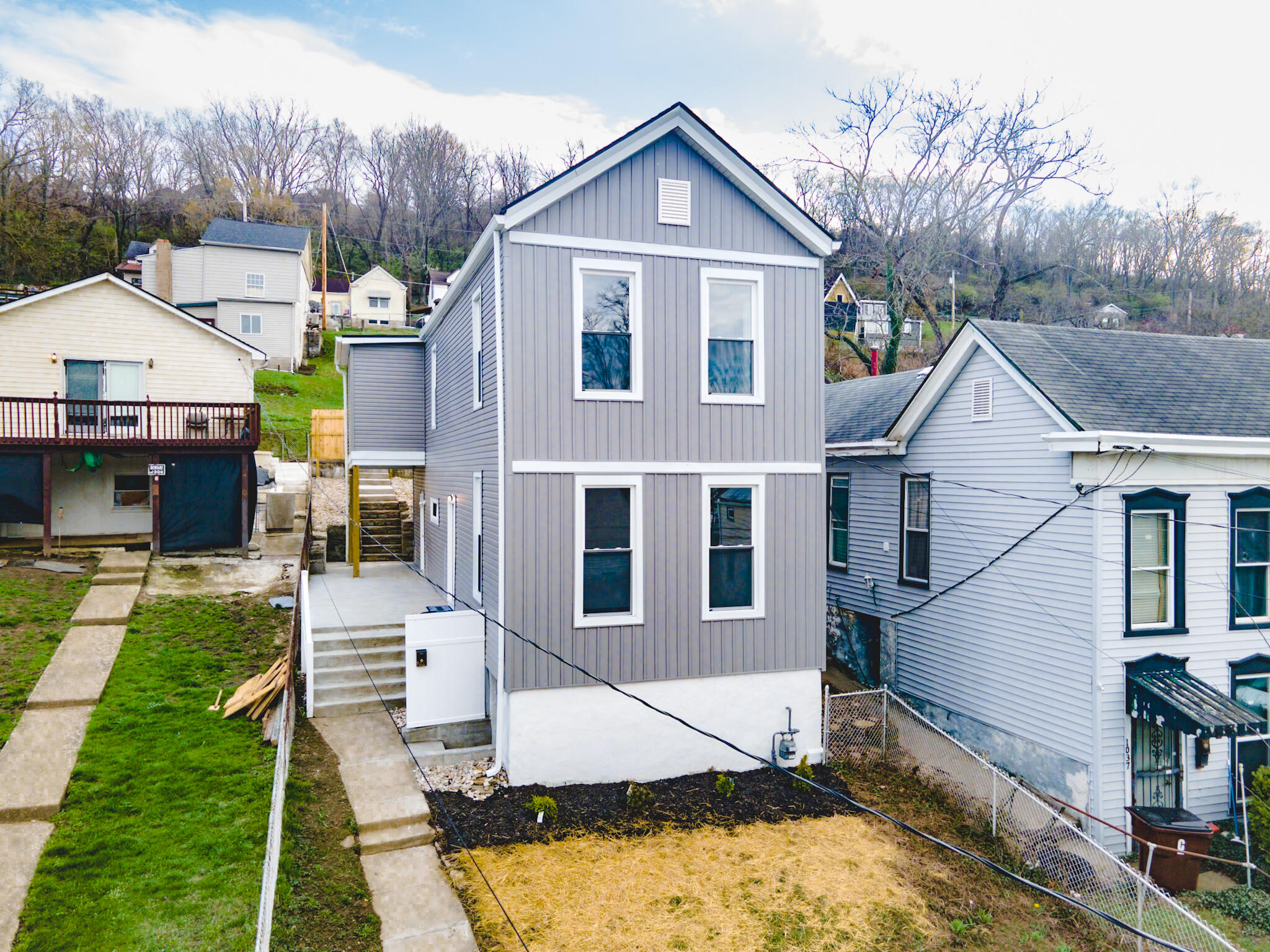 1035 John Street Property Photo 2