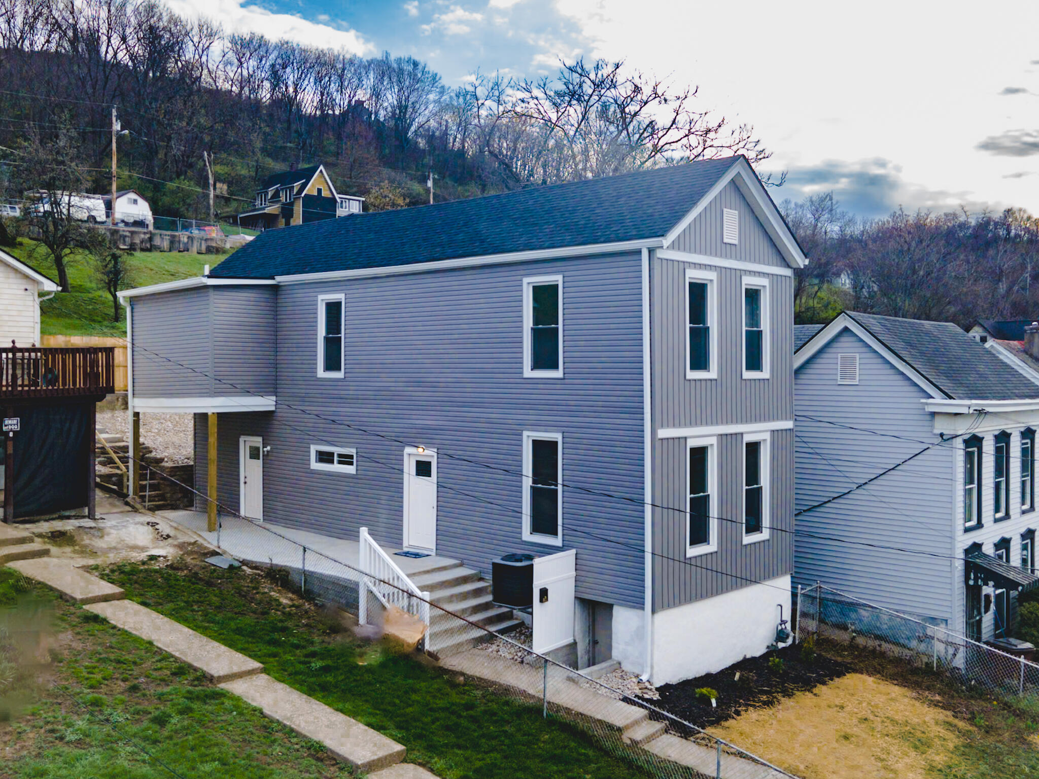1035 John Street Property Photo 3