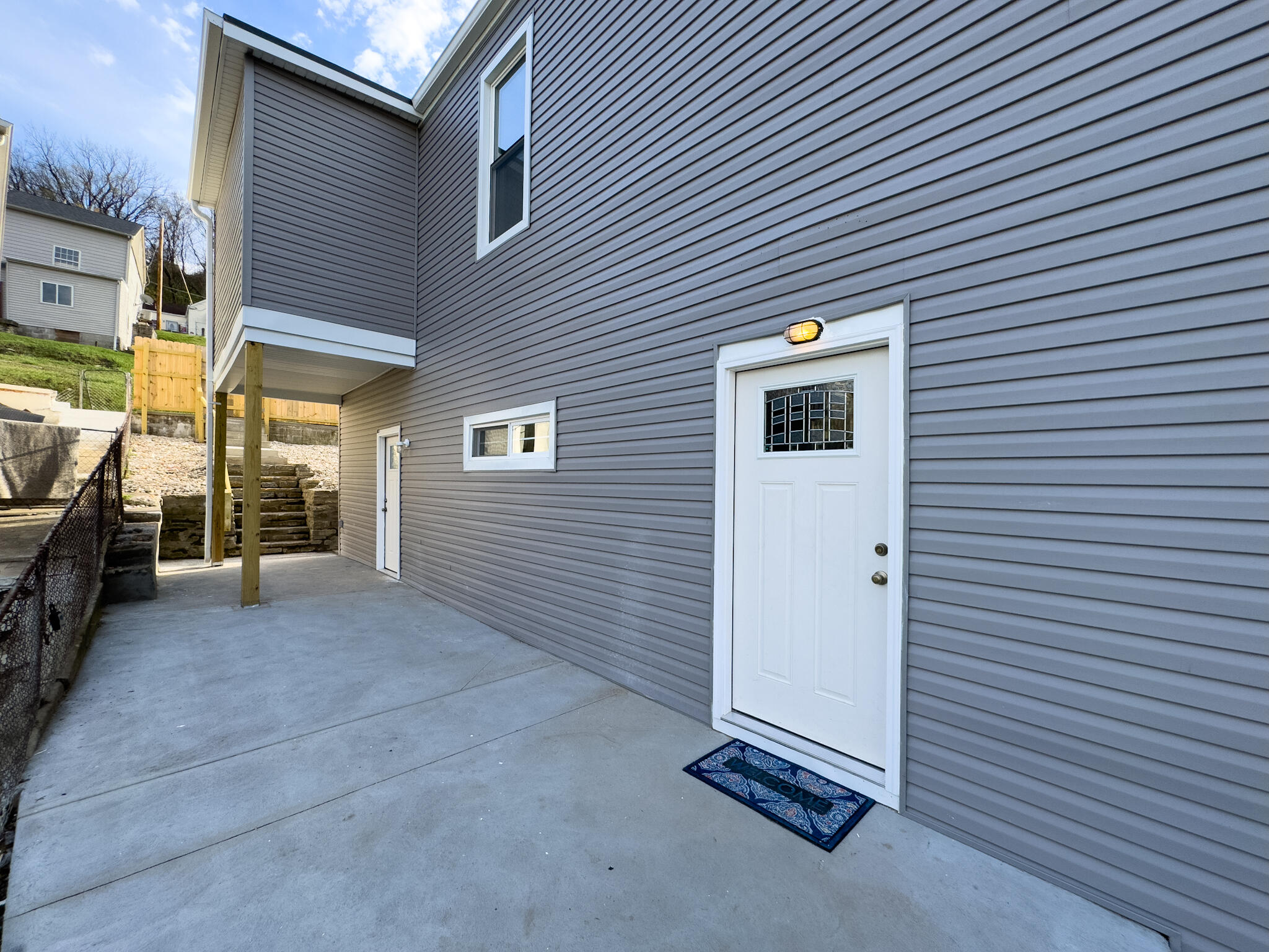 1035 John Street Property Photo 4