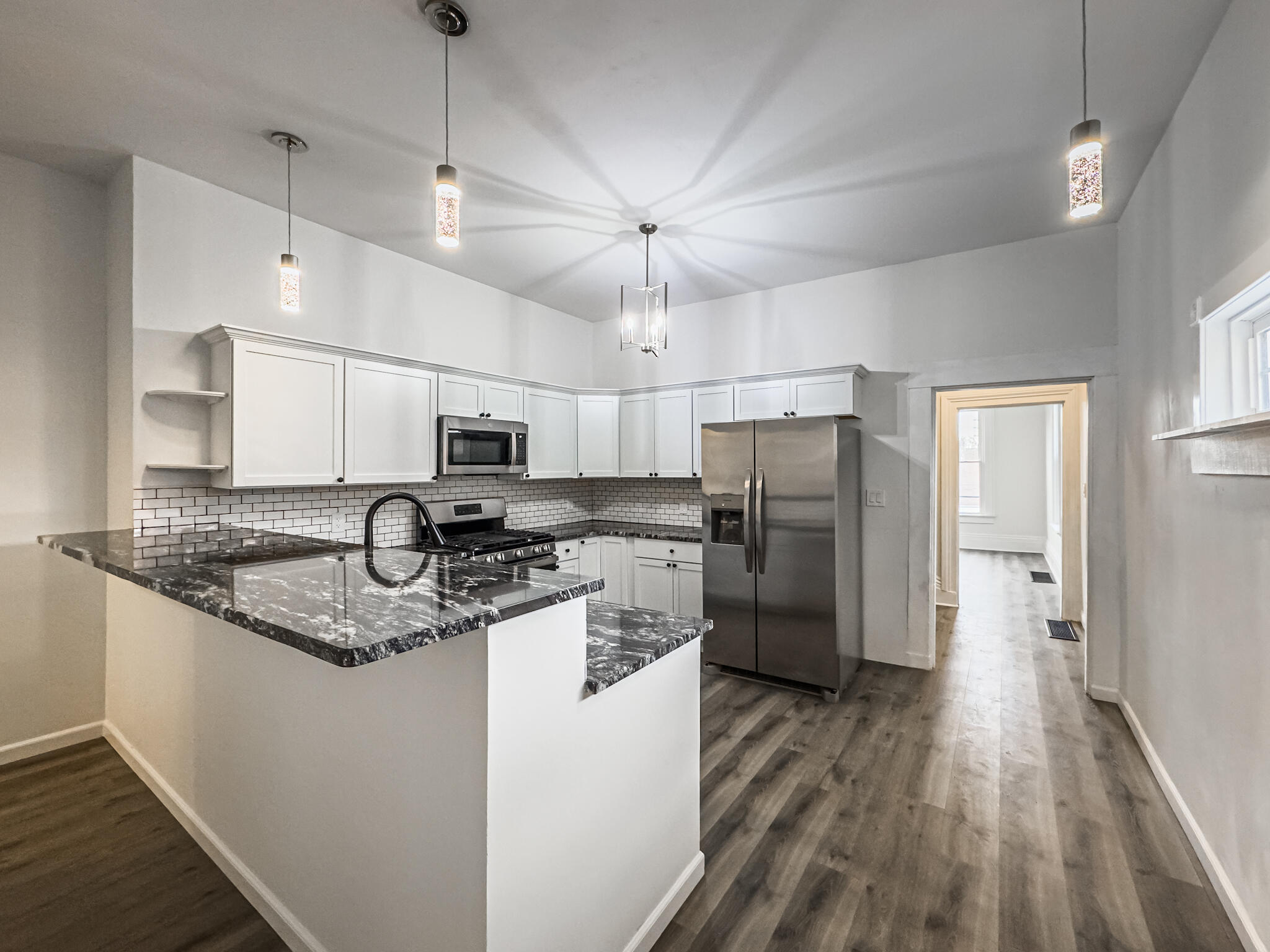 1035 John Street Property Photo 7