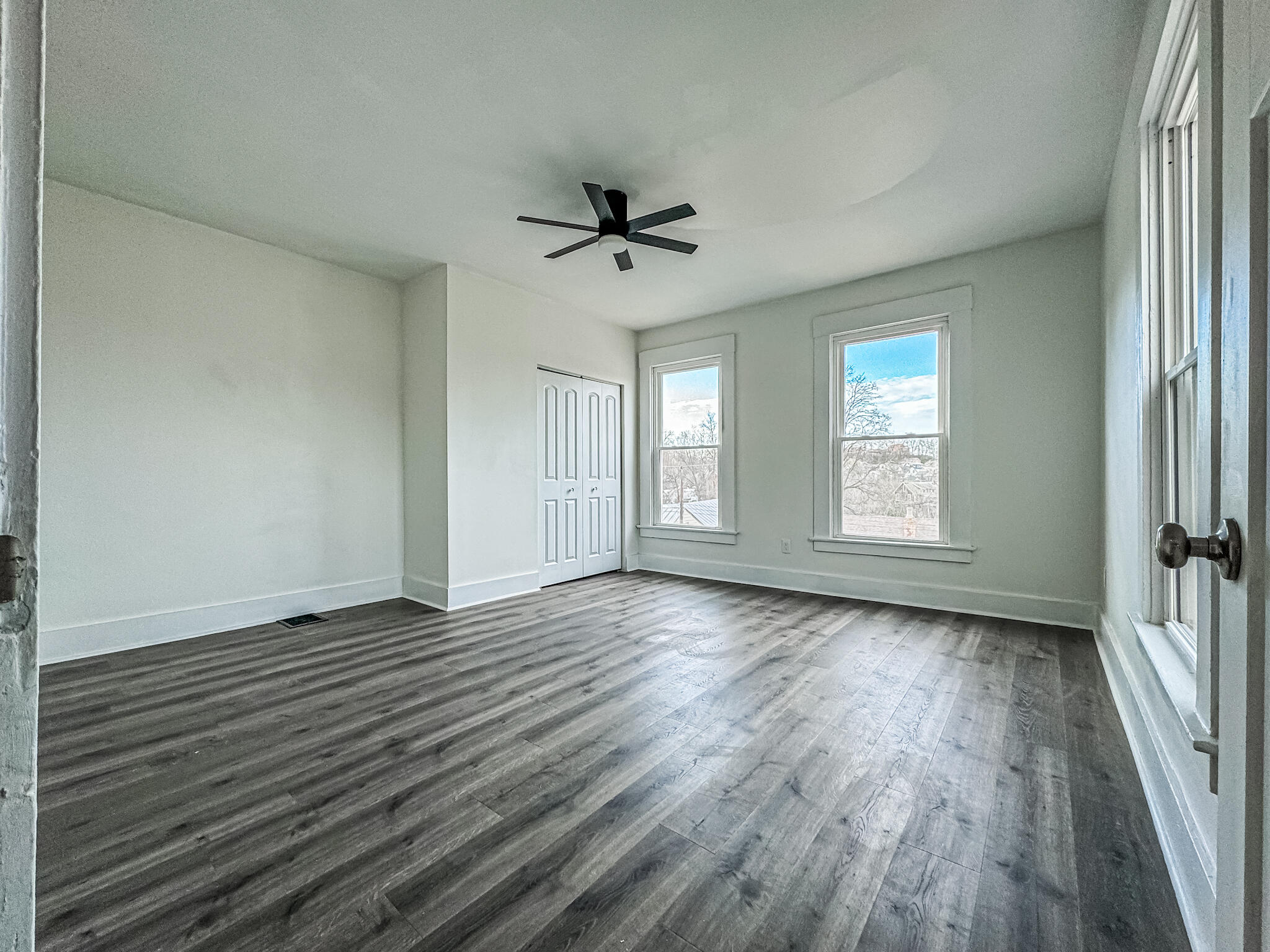 1035 John Street Property Photo 11