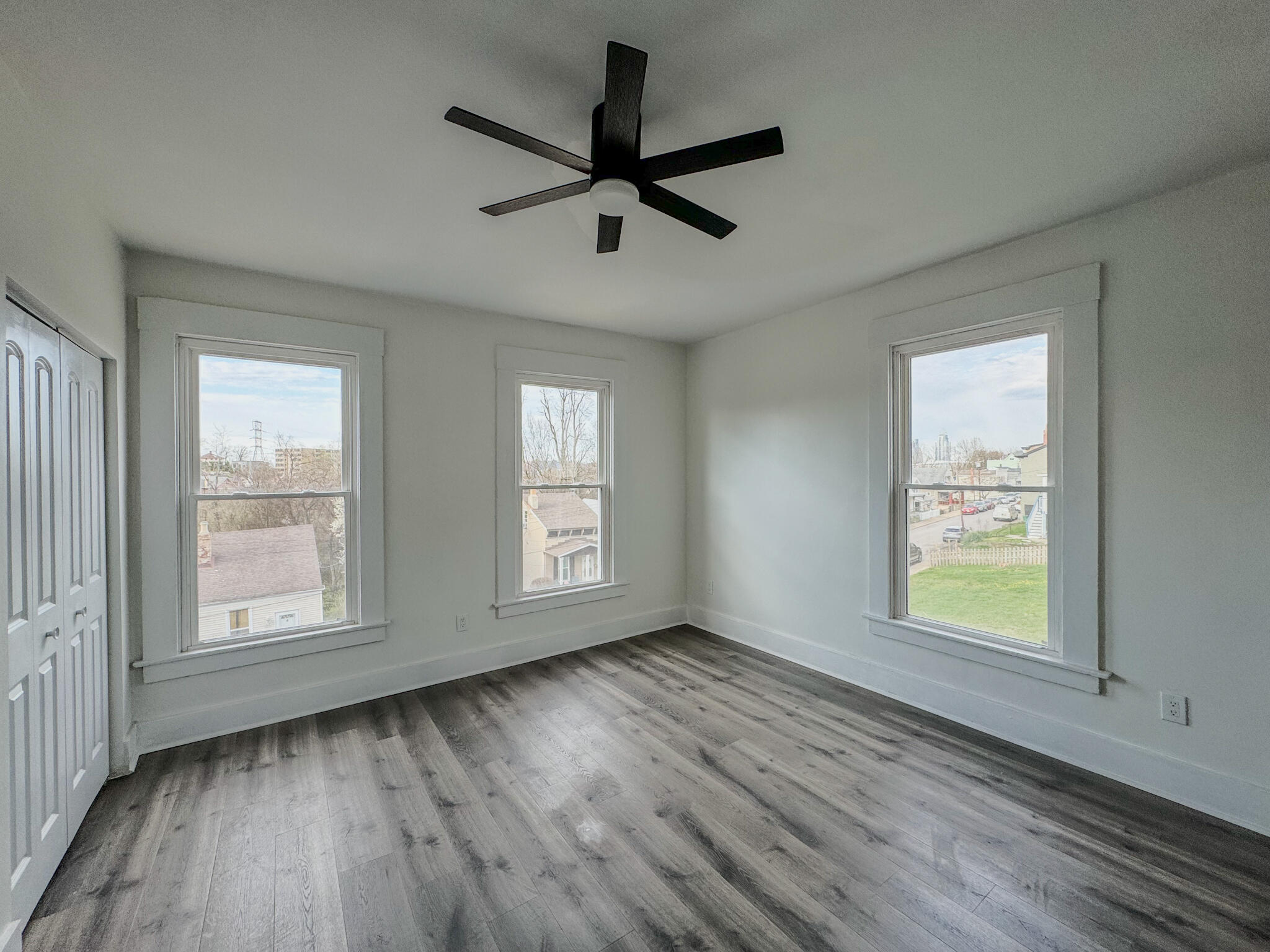 1035 John Street Property Photo 12