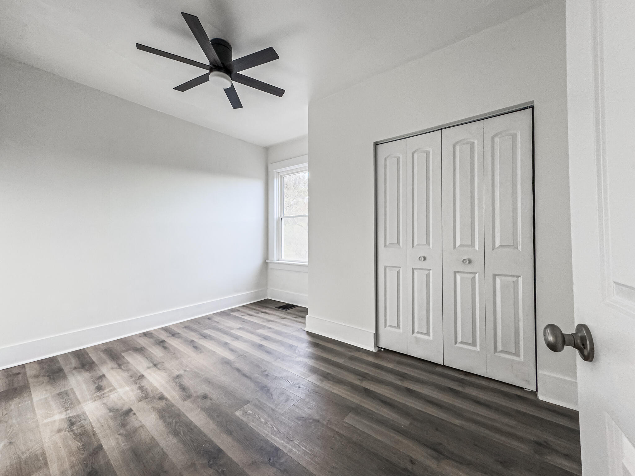 1035 John Street Property Photo 14