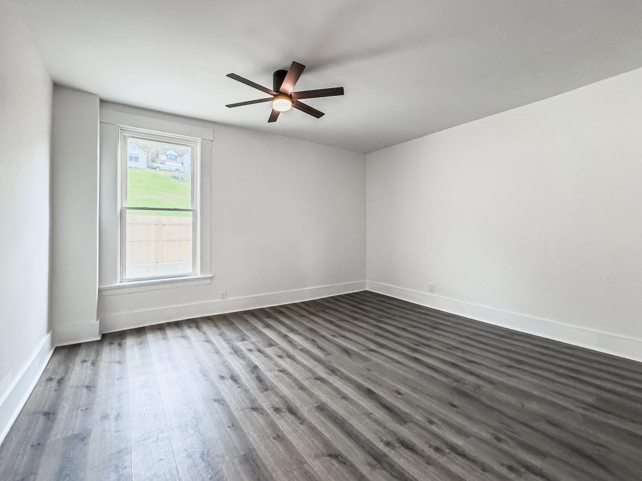1035 John Street Property Photo 15