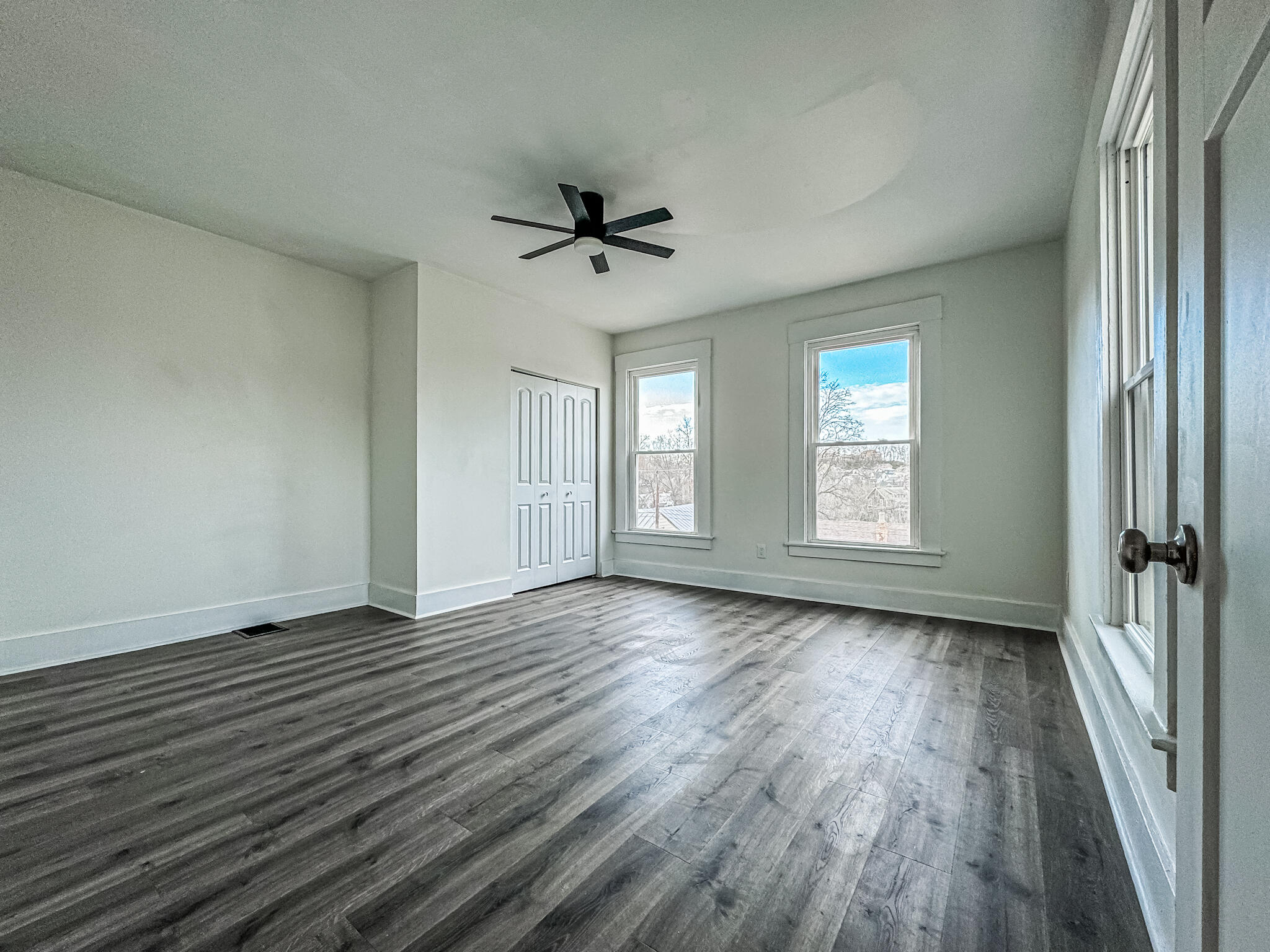 1035 John Street Property Photo 20