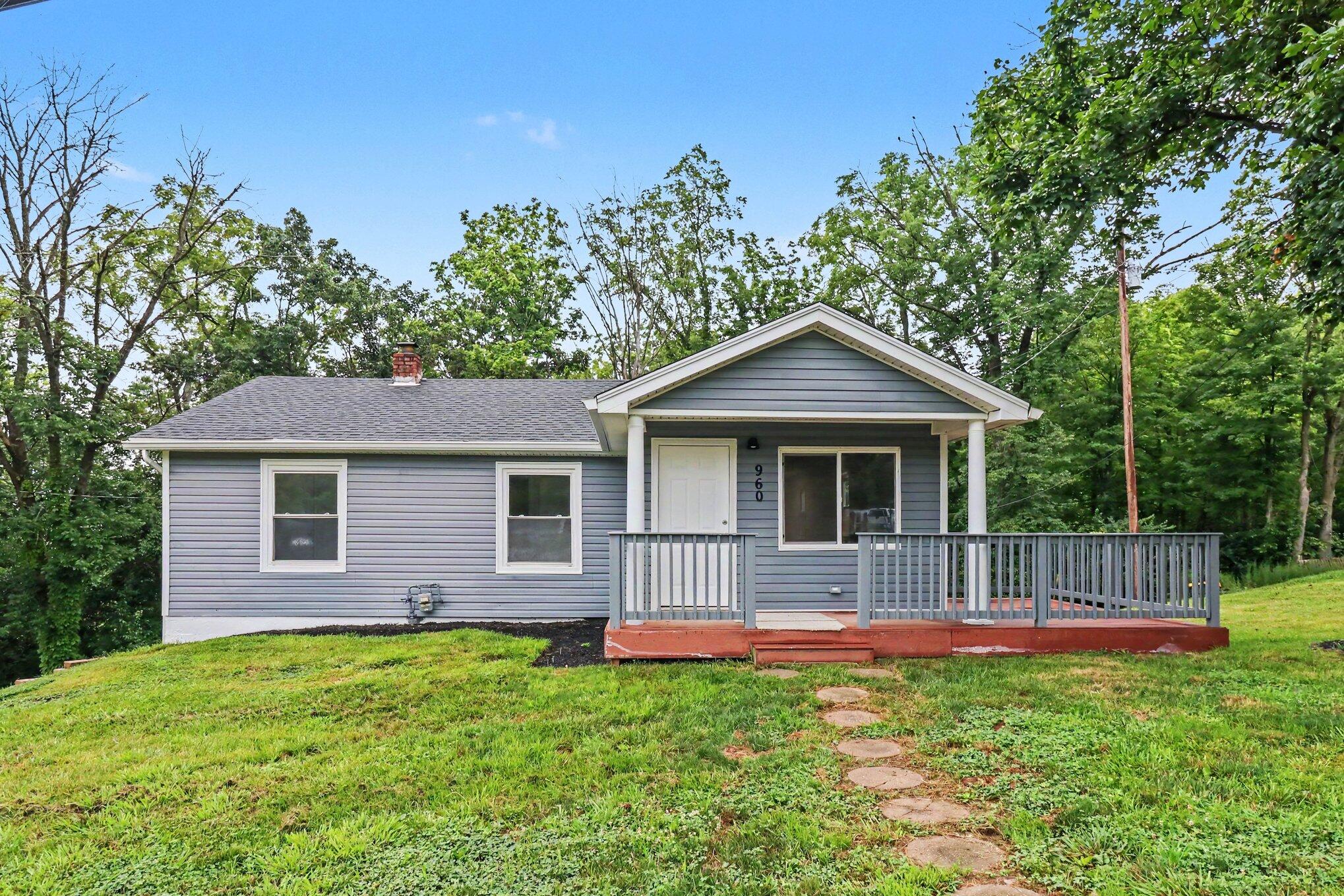 960 Ridgeview Drive Property Photo 1