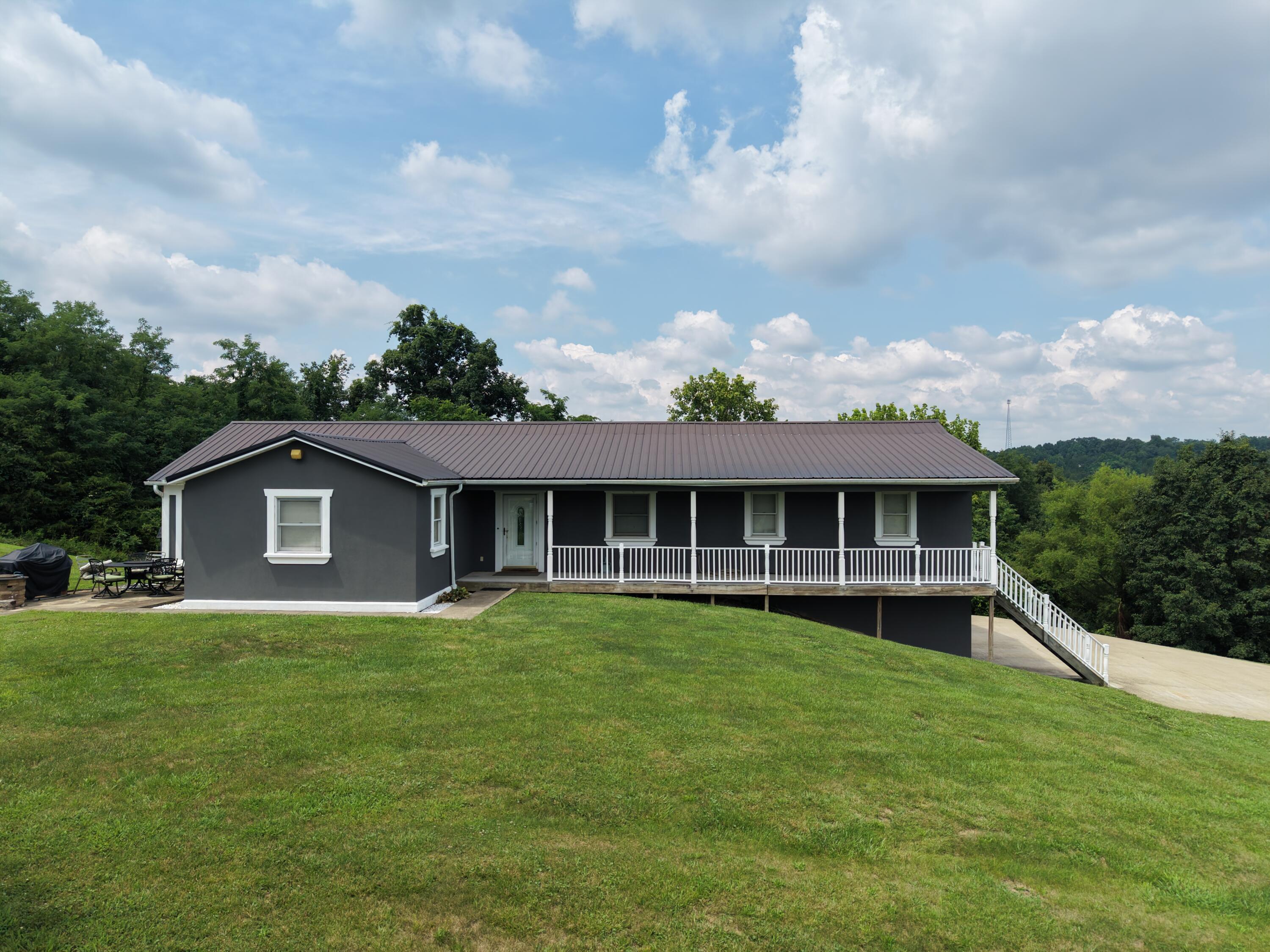 751 Barker Road Property Photo 4