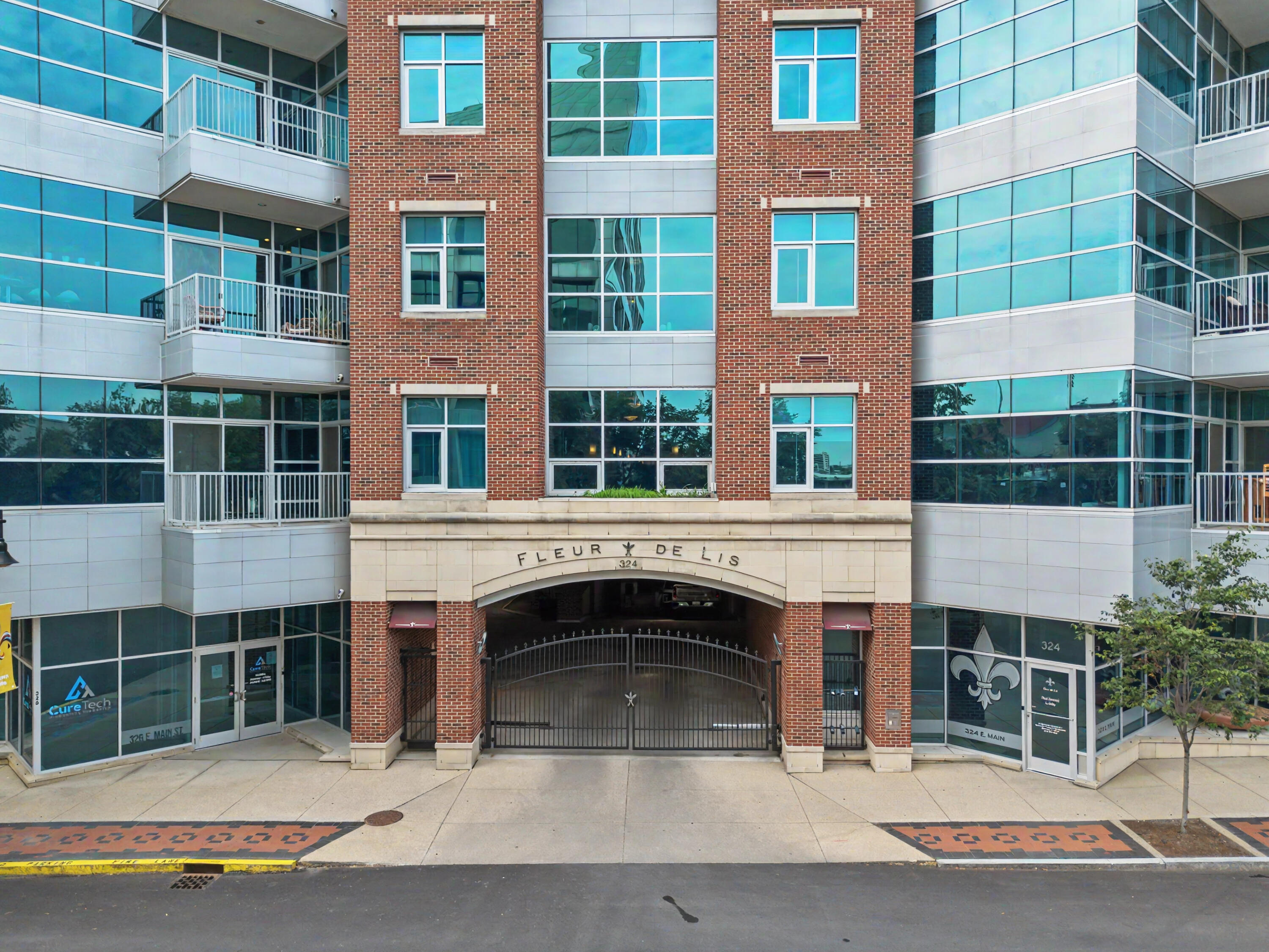 324 E Main Street, 225