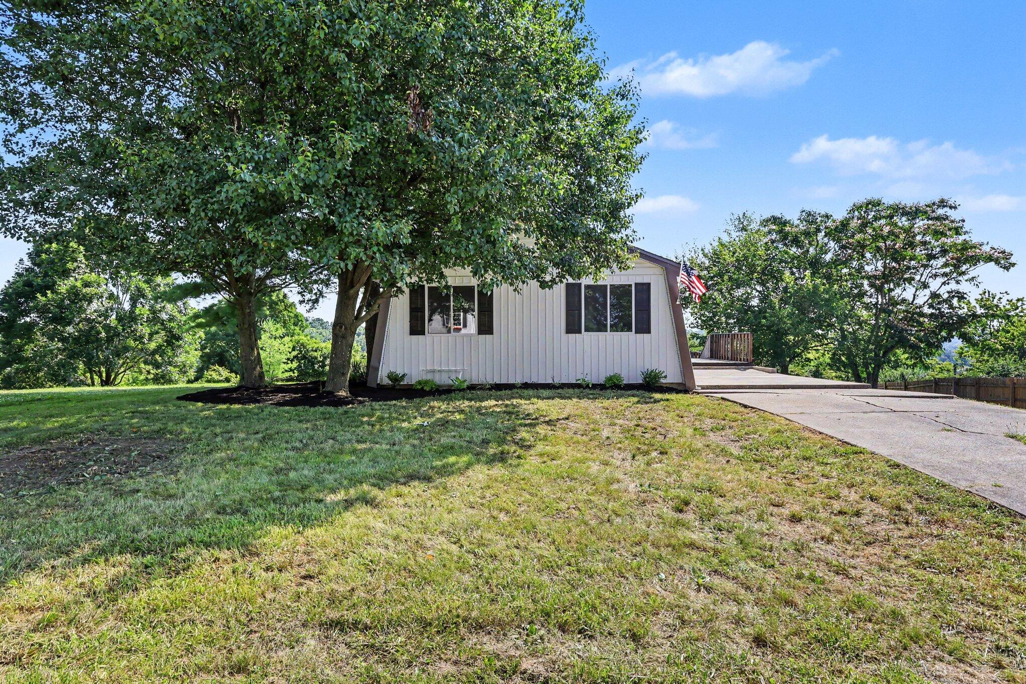950 Reeves Road Property Photo 3