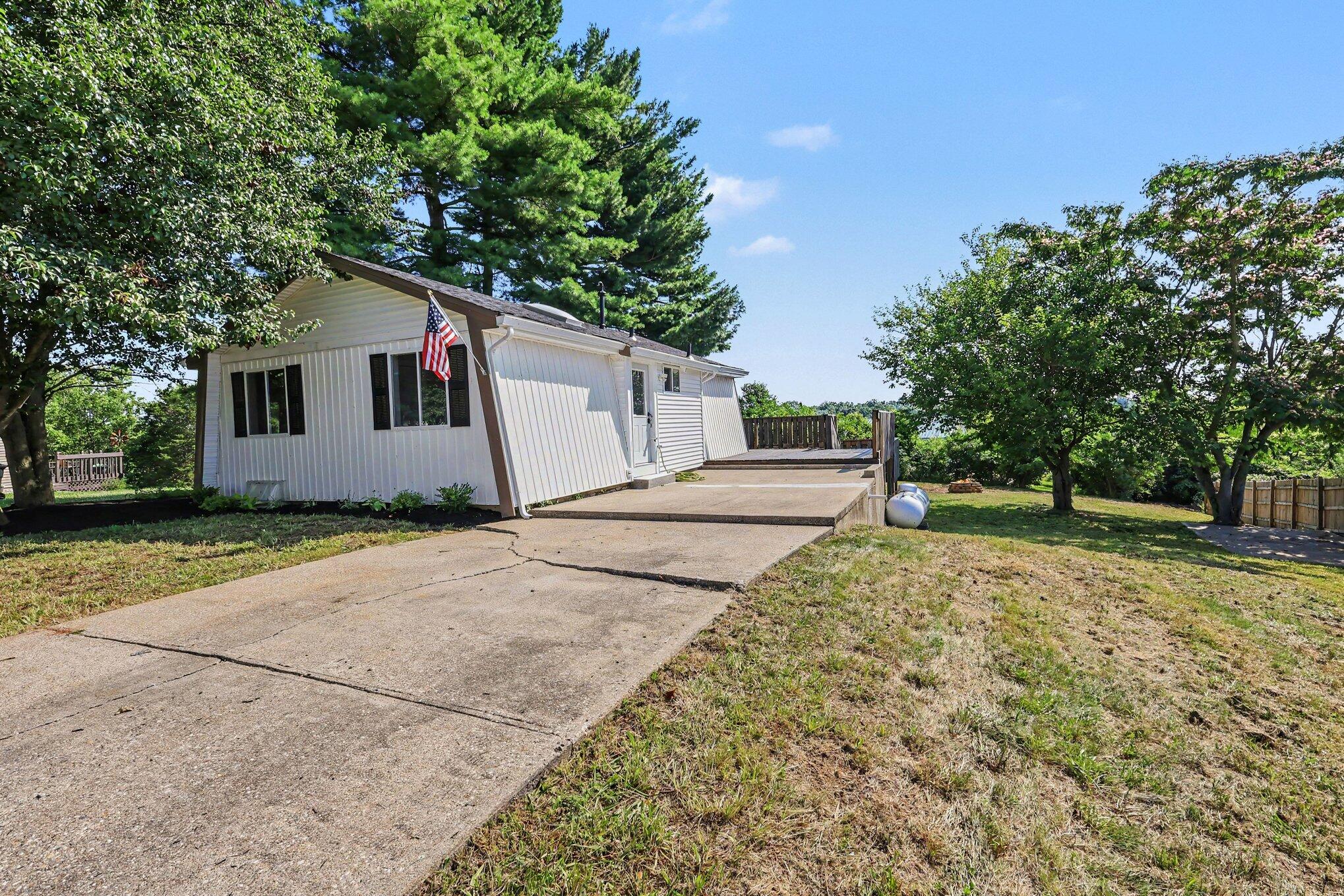 950 Reeves Road Property Photo 4
