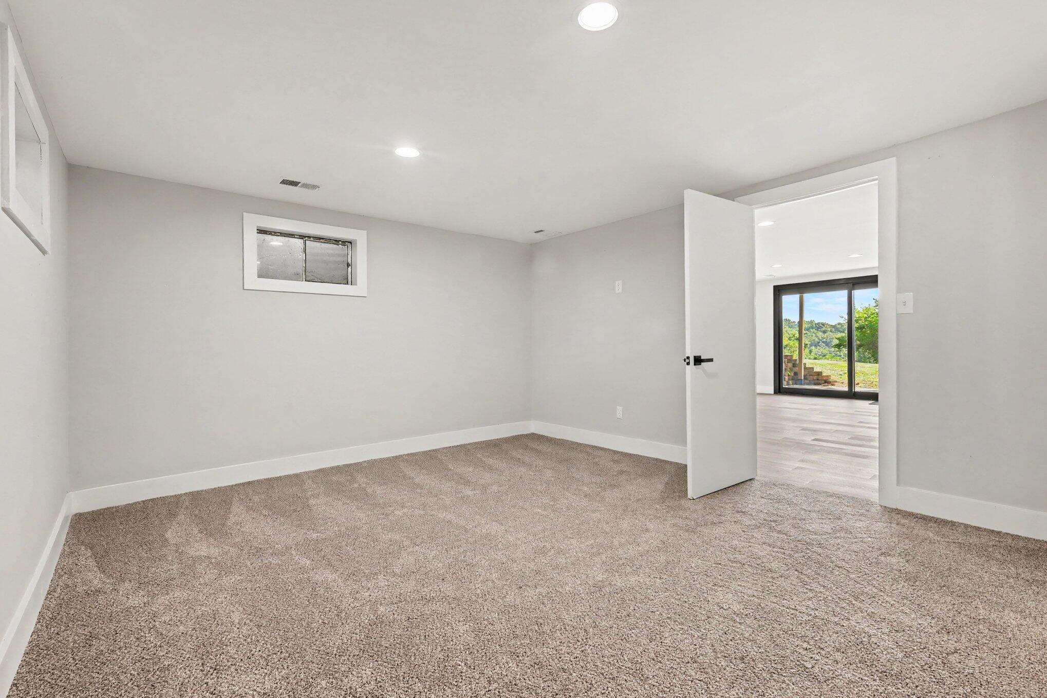 950 Reeves Road Property Photo 21