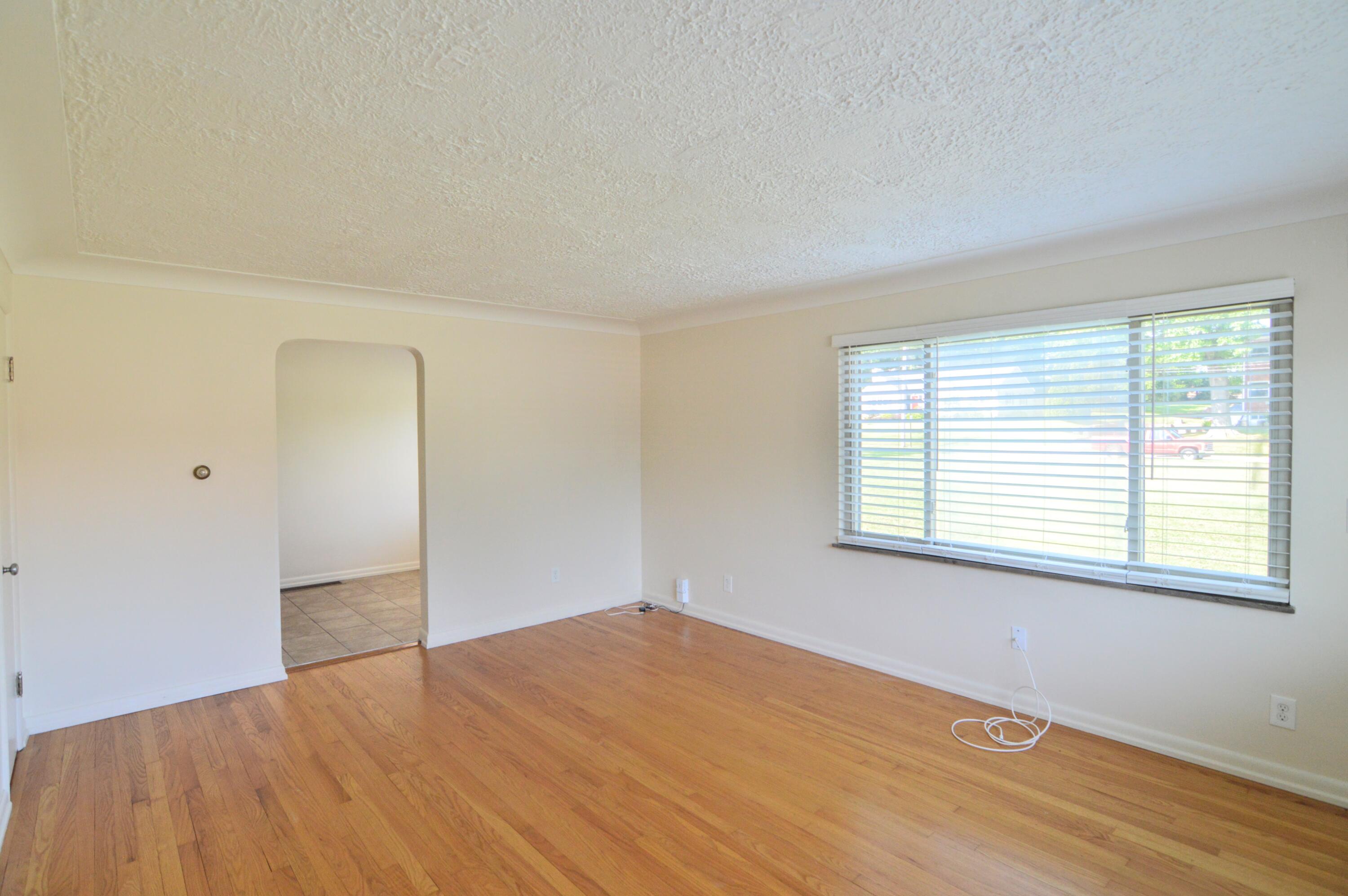 644819 Property Photo 4