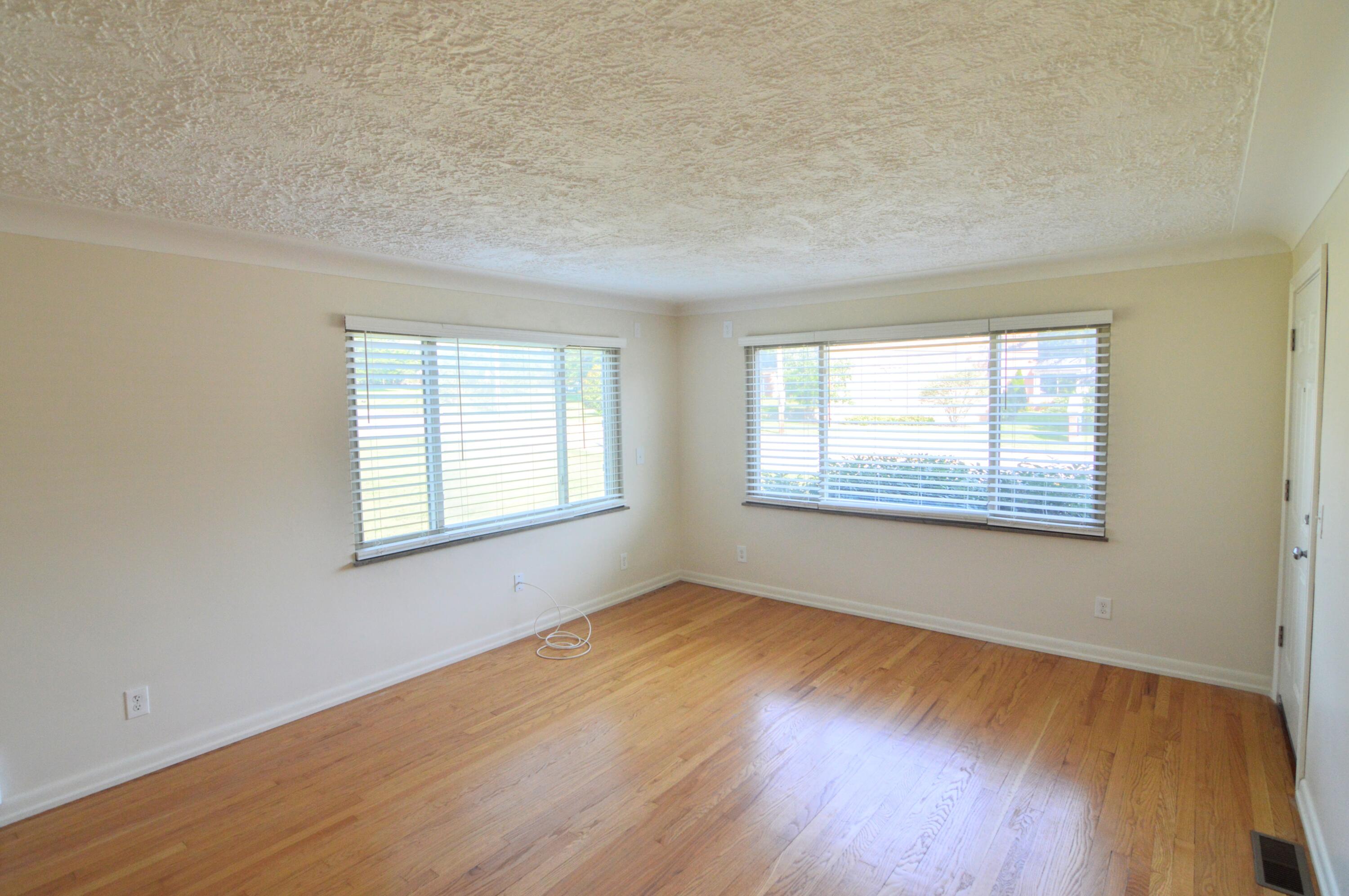 644819 Property Photo 5