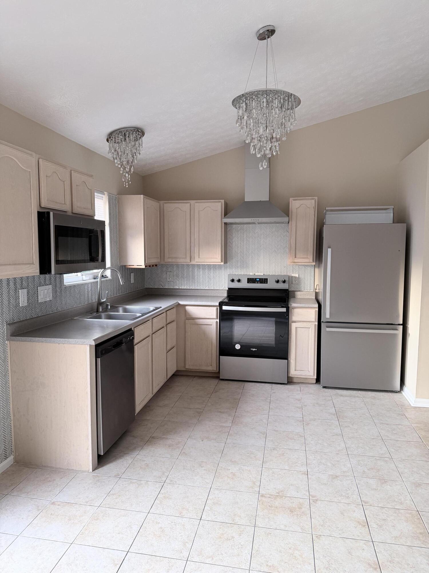 3652 Pondside Court Property Photo 6