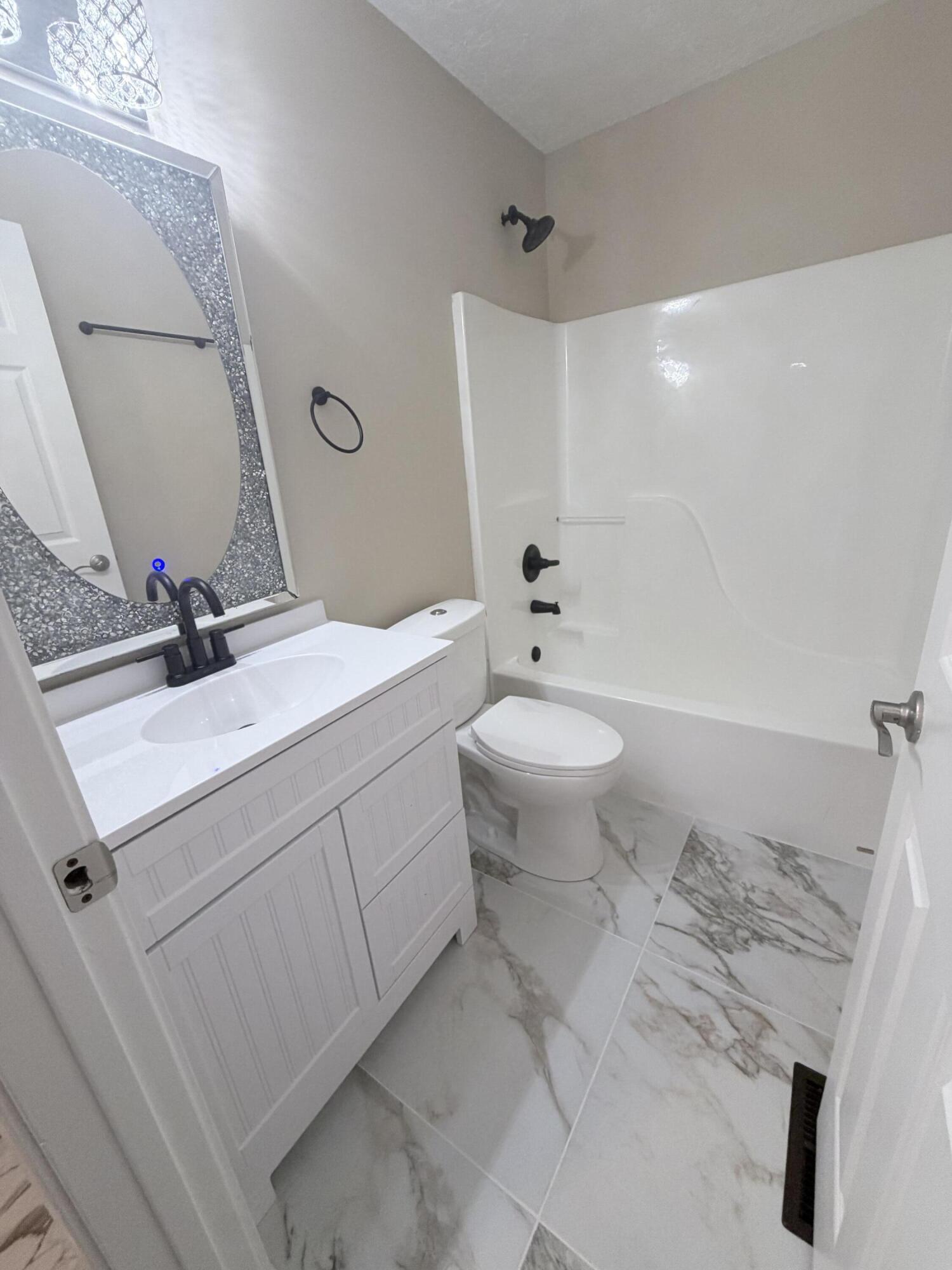 3652 Pondside Court Property Photo 12