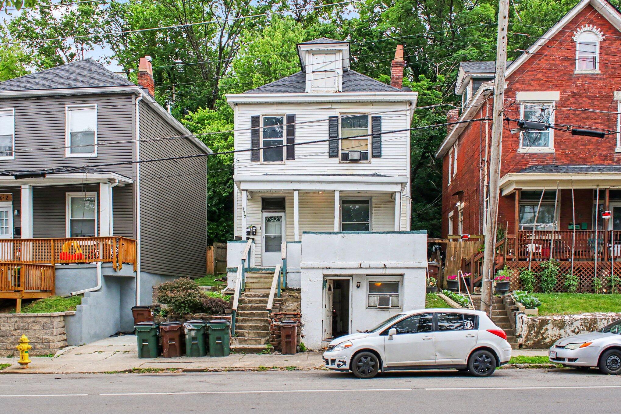 772 E 10th Street Property Photo 1