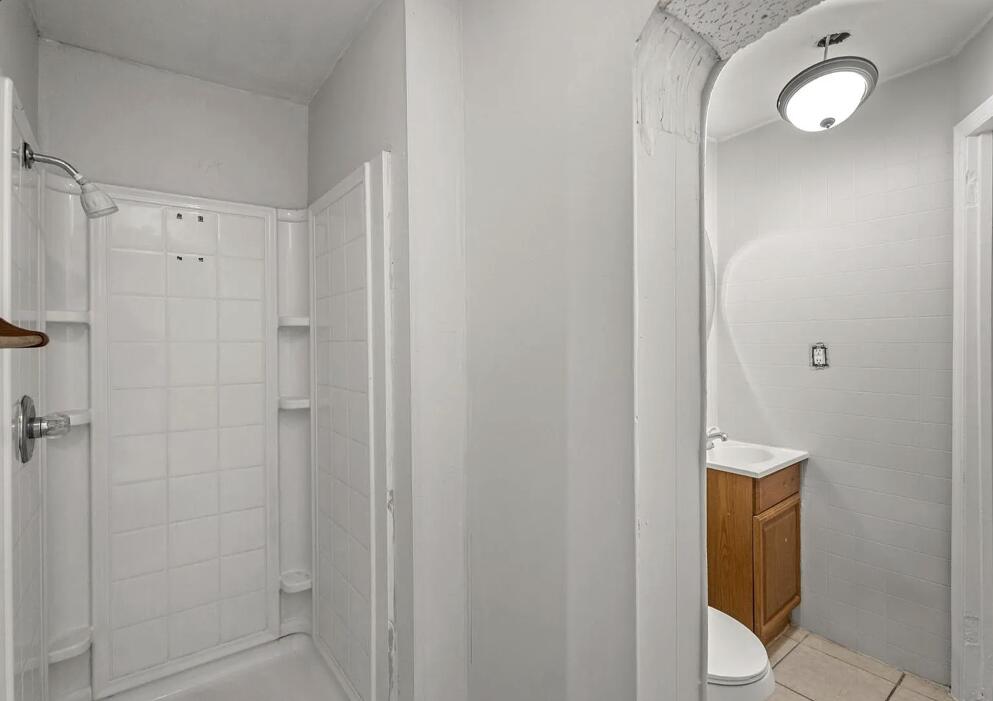 772 E 10th Street Property Photo 8