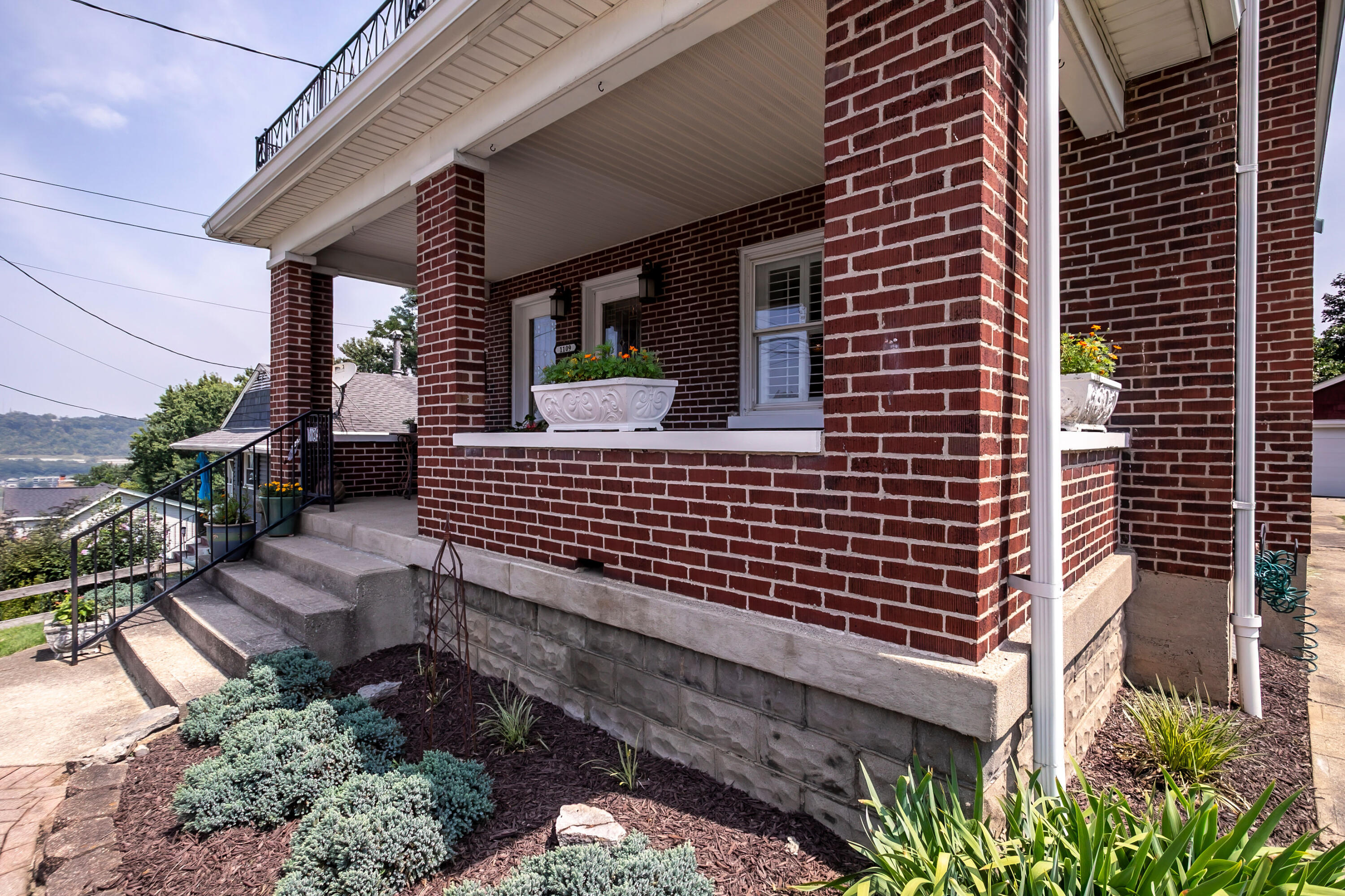 1109 Dayton Avenue Property Photo 2
