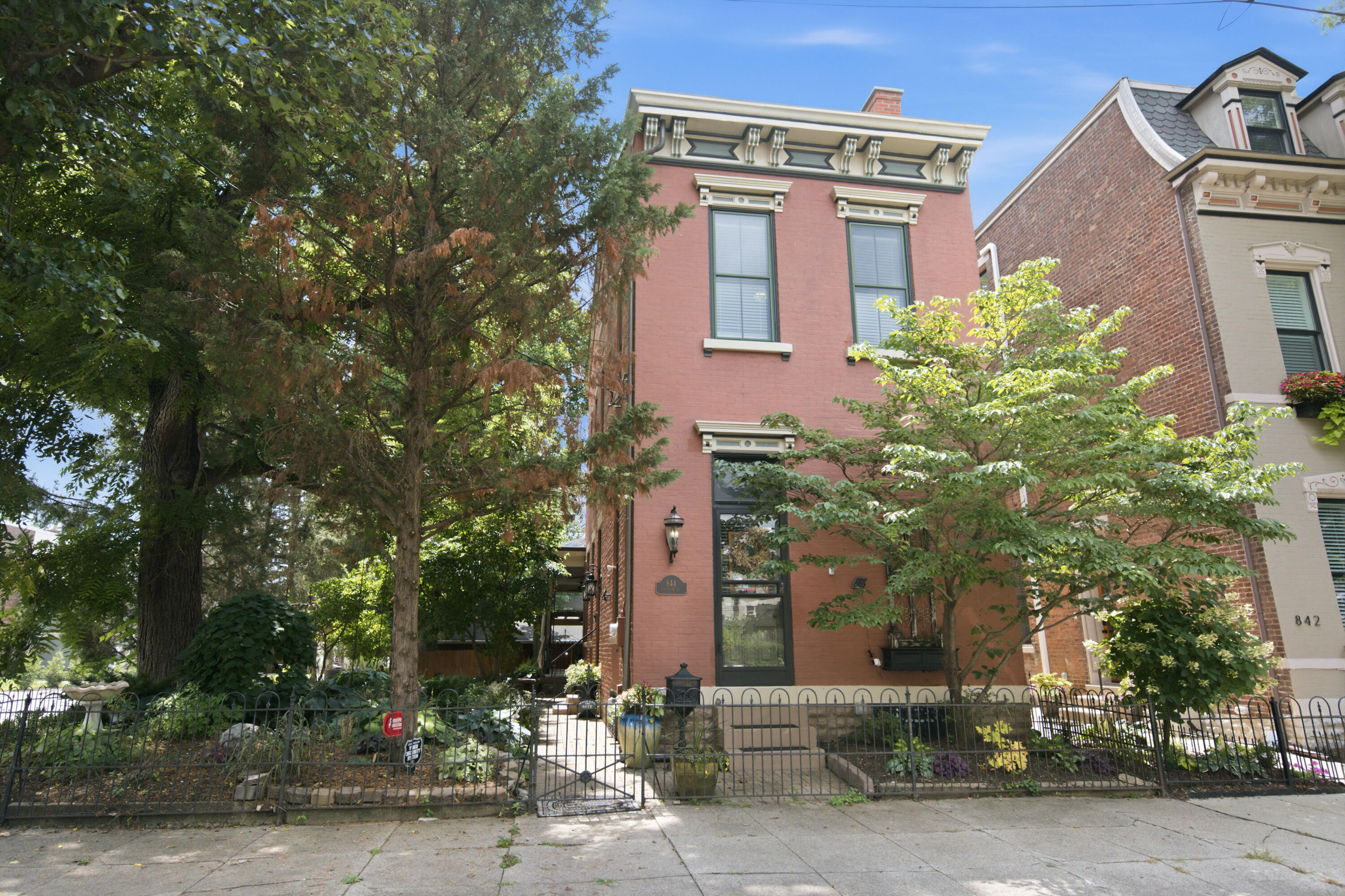 844 Overton Street Property Photo 1