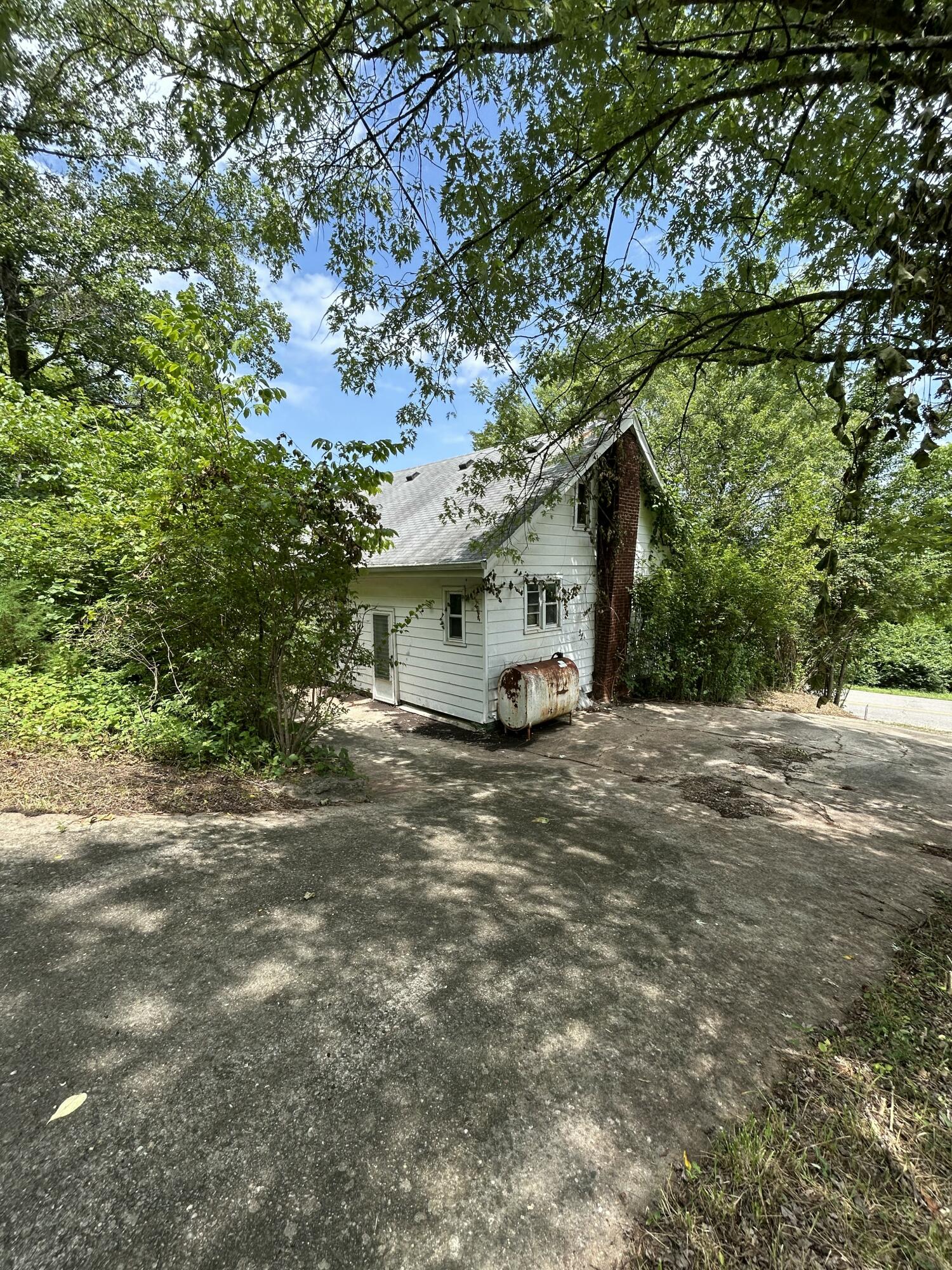 8470 Locust Pike Property Photo 1