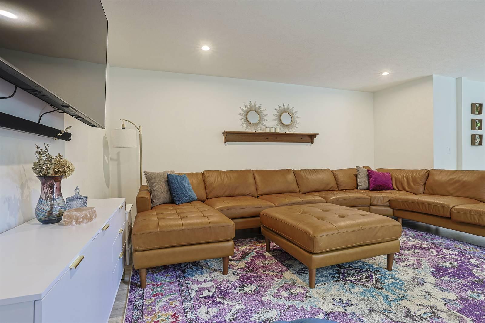 1327 Meadowcrest Circle Property Photo 8