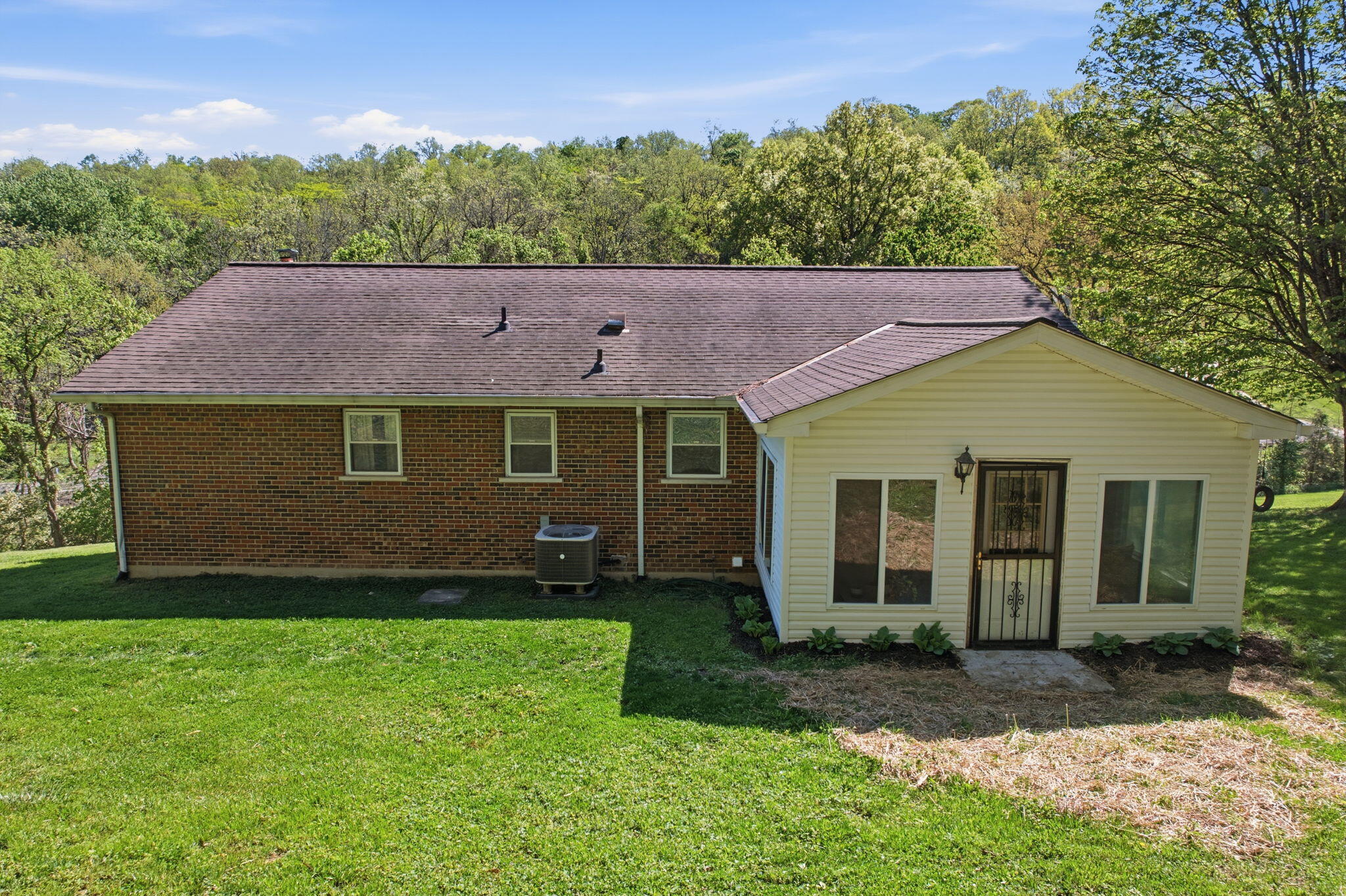 4660 Winters Lane Property Photo 2