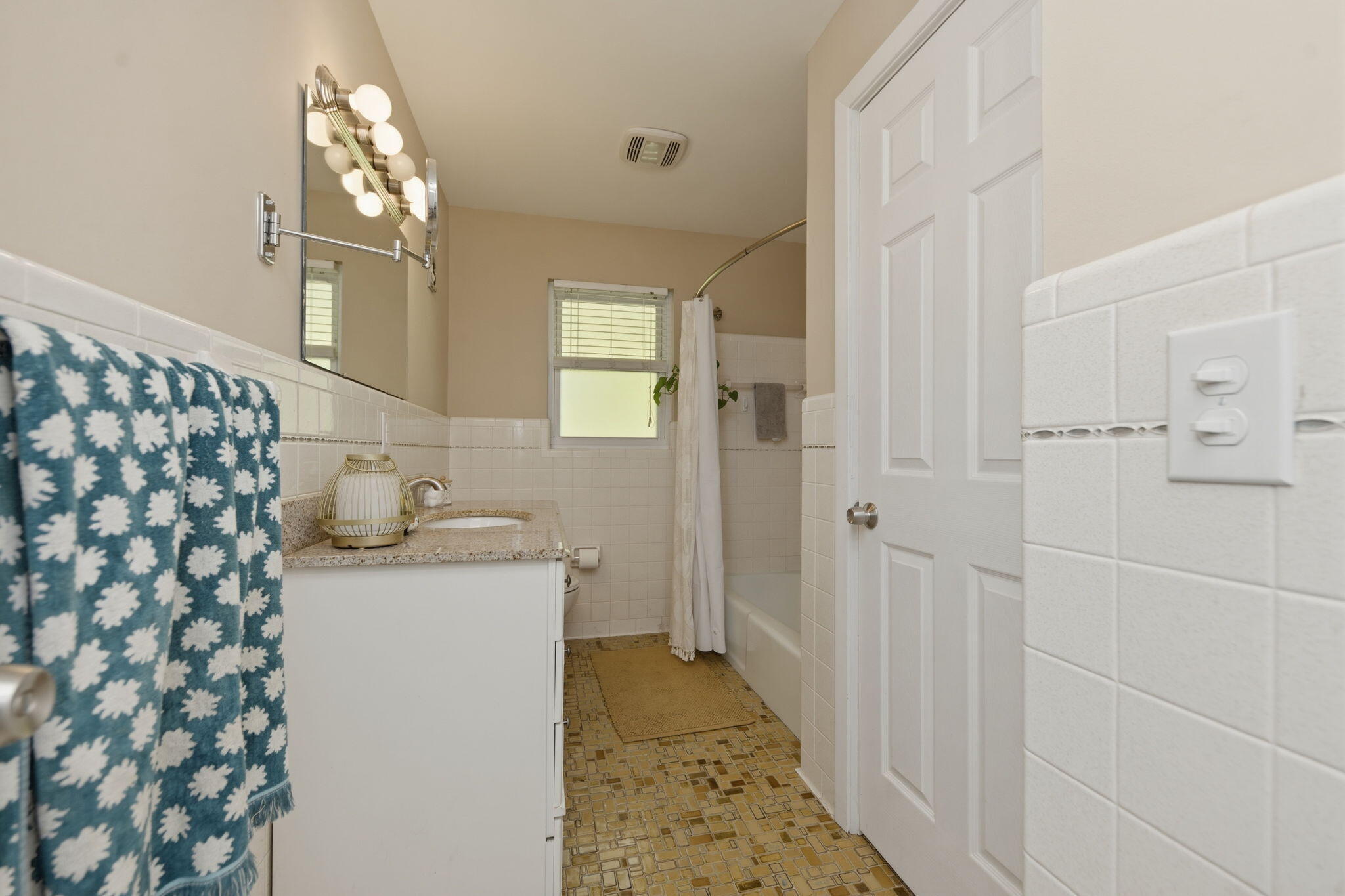 4660 Winters Lane Property Photo 13
