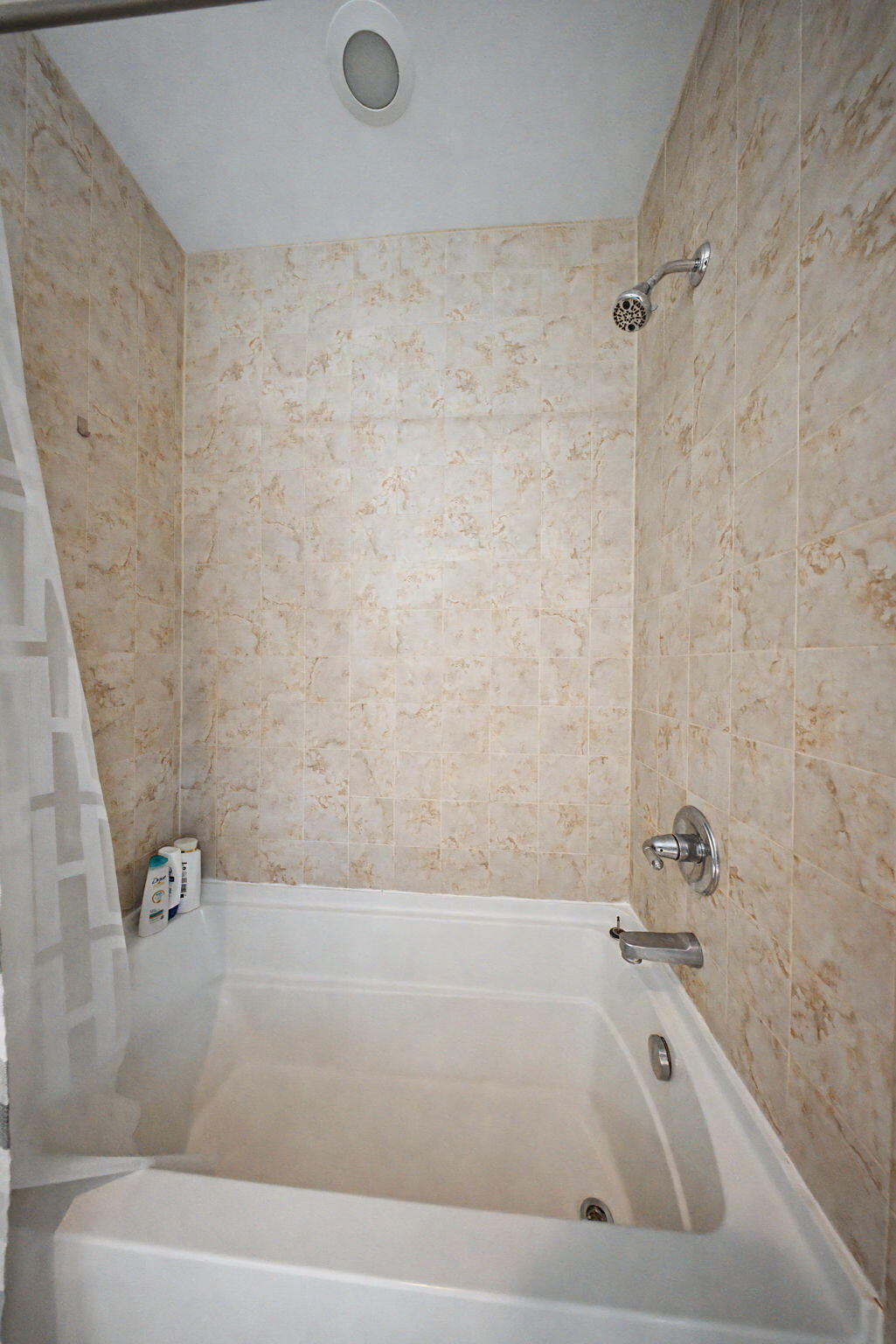 223 E 2nd Street Property Photo 30