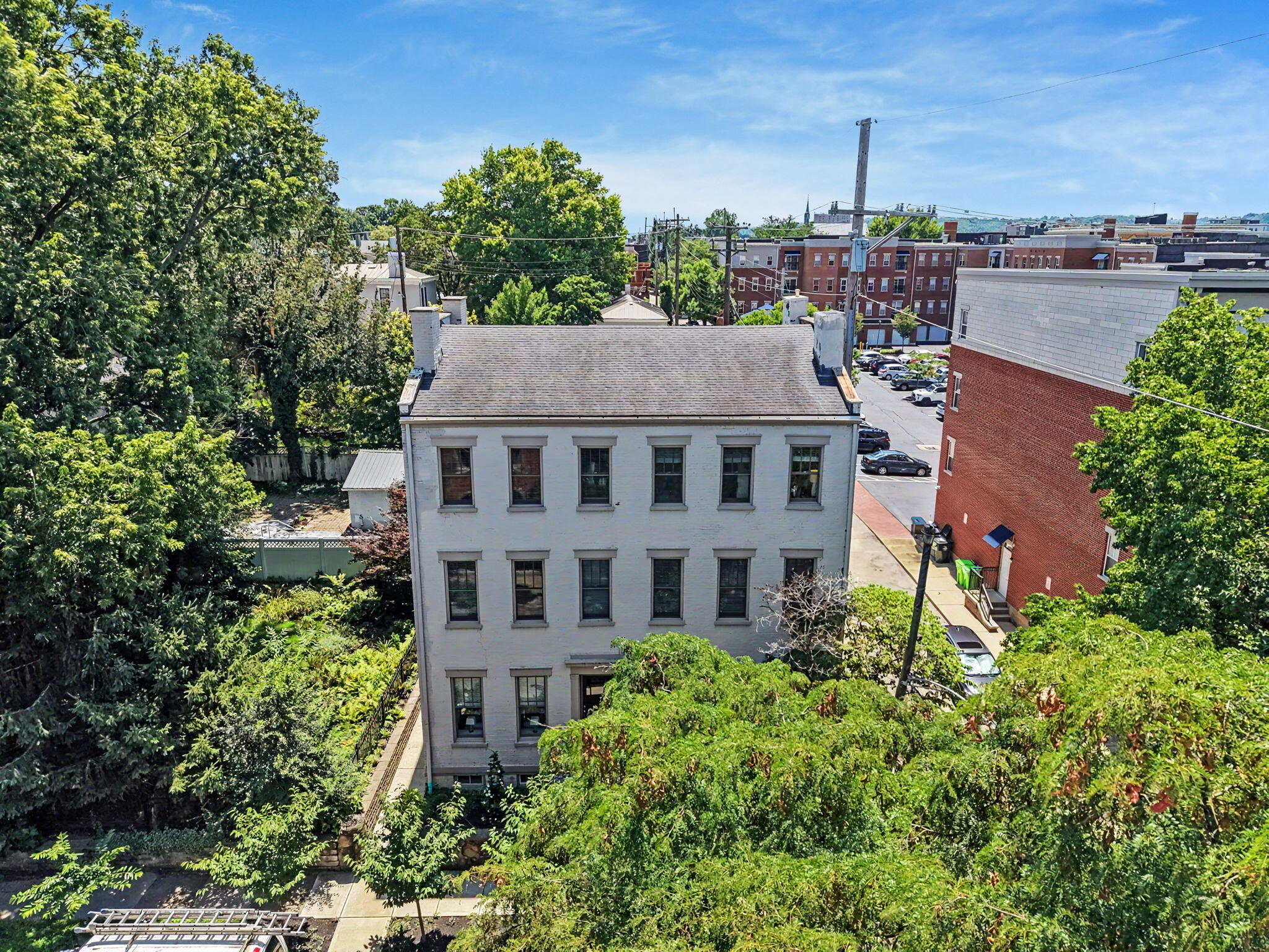 223 E 2nd Street Property Photo 43