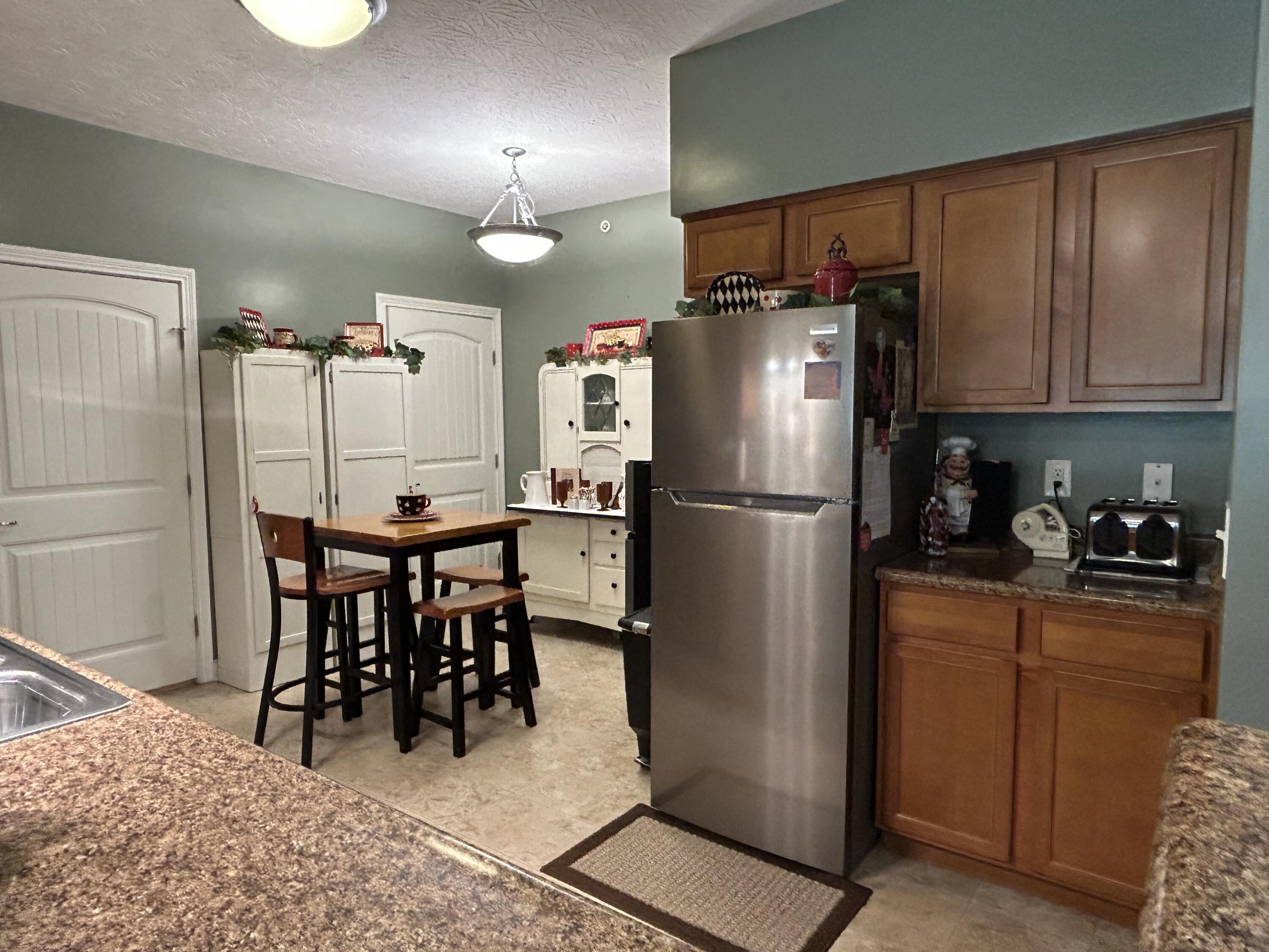567 Riverpointe Drive, 2 Property Photo 18