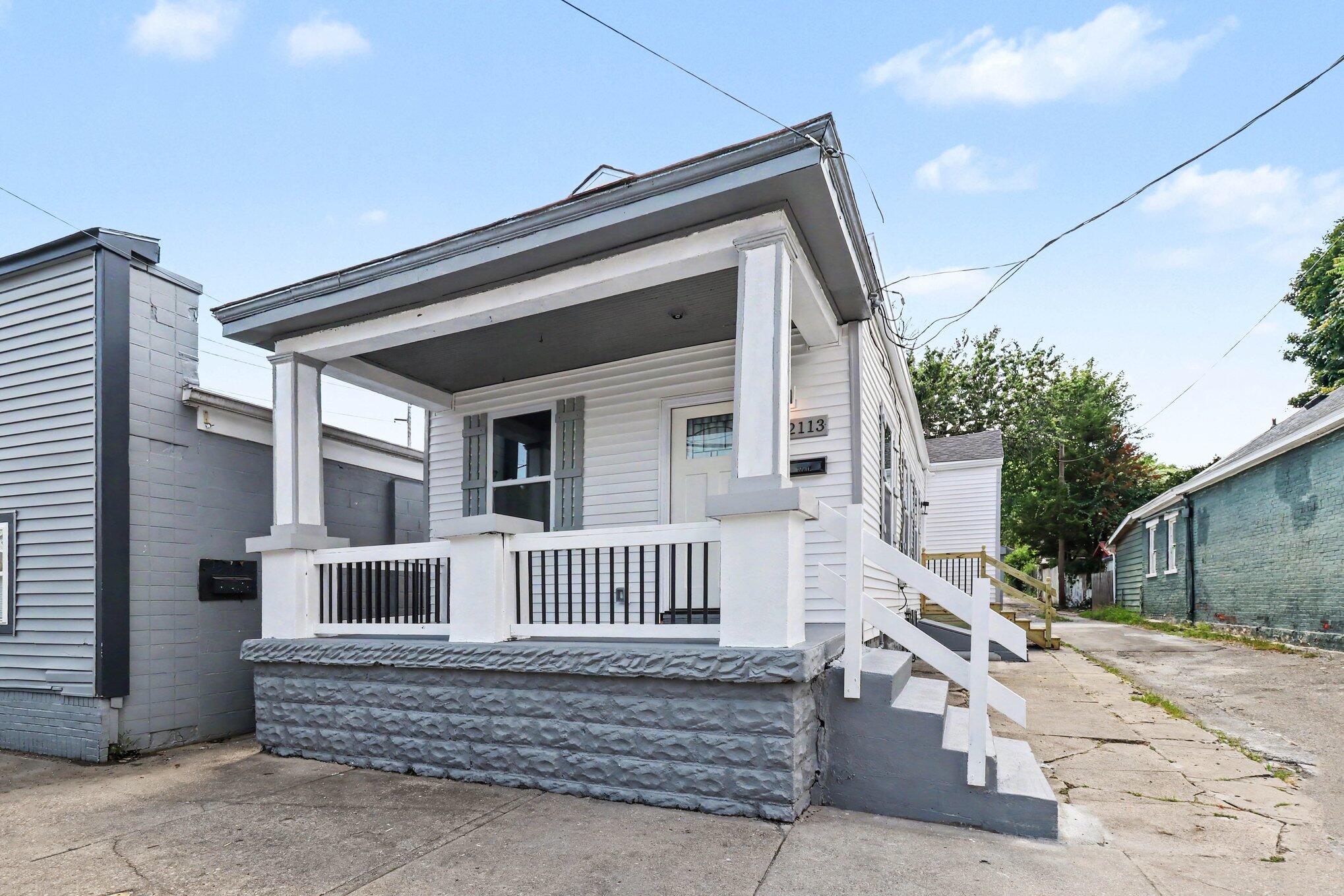 2113 Howell Street Property Photo 1