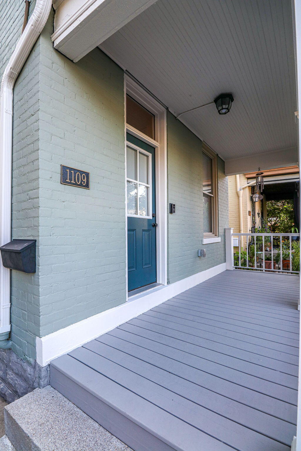 1109 Lee Street Property Photo 3