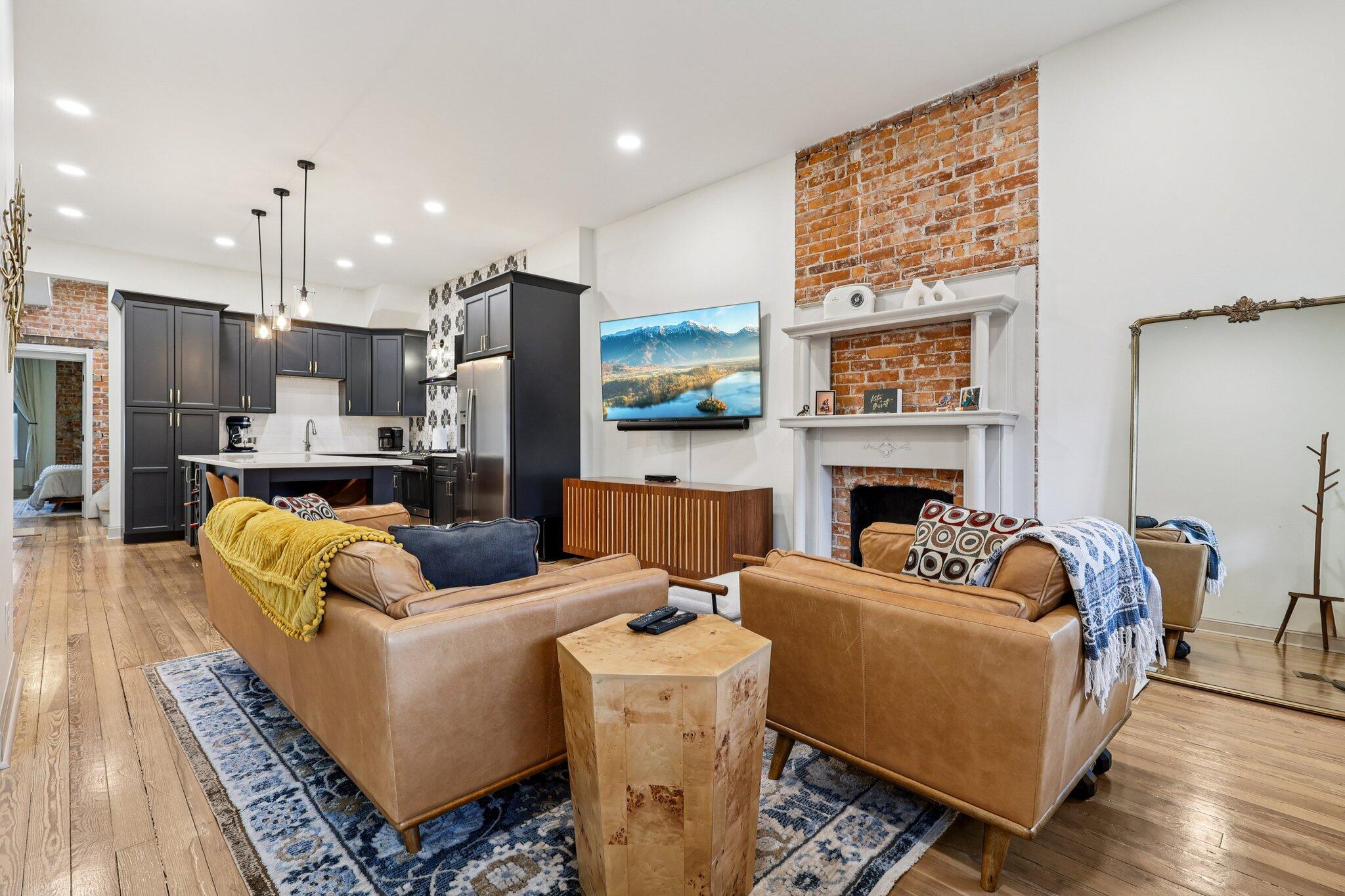 1109 Lee Street Property Photo 4