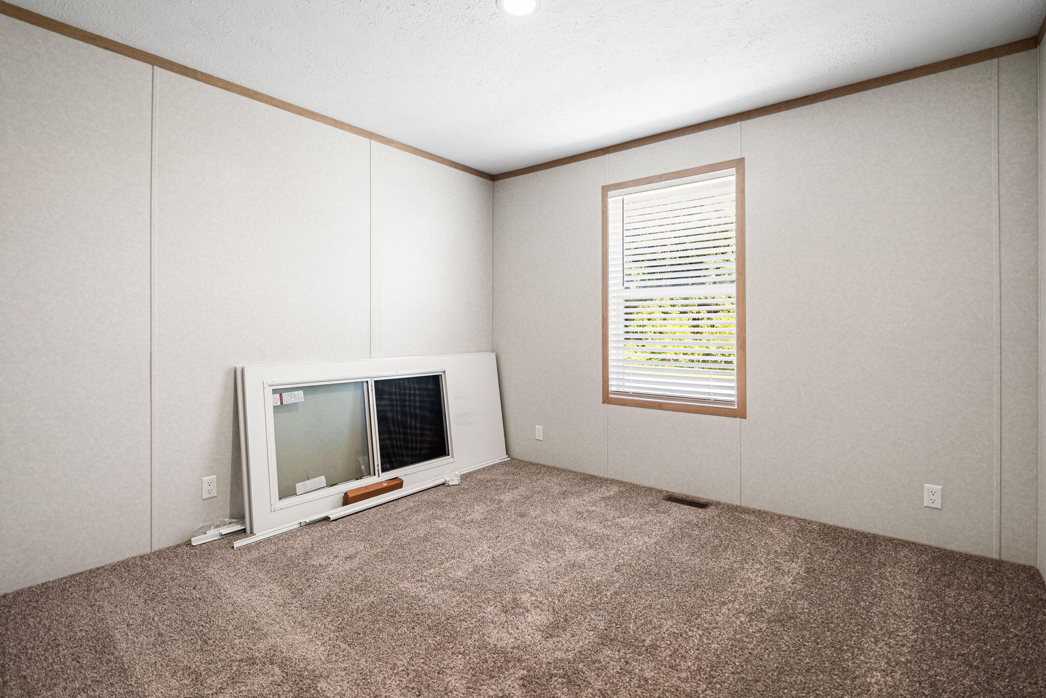100 Parts Lane Property Photo 13
