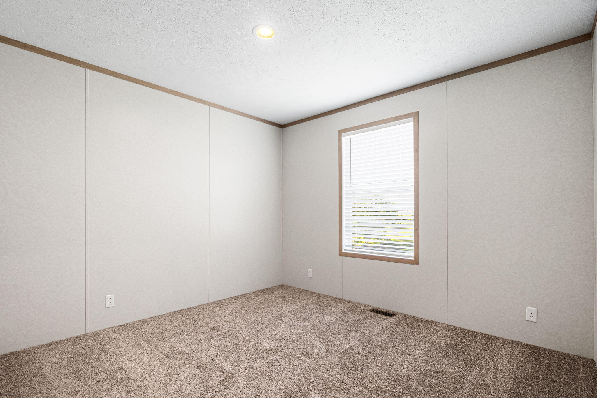 100 Parts Lane Property Photo 15