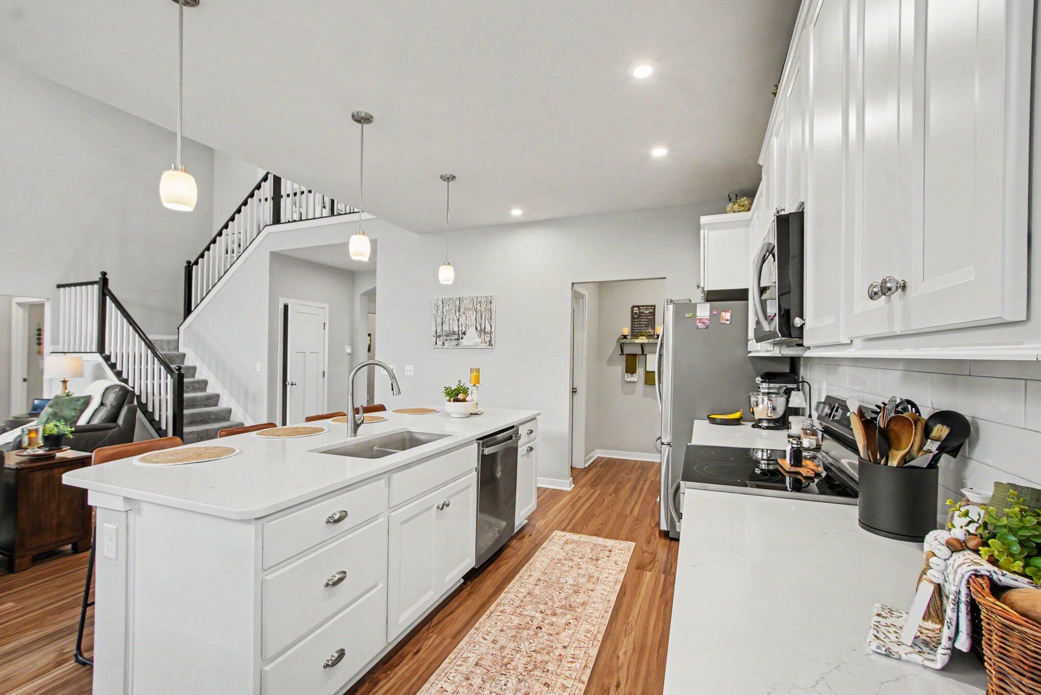 9980 Meadow Glen Drive Property Photo 11